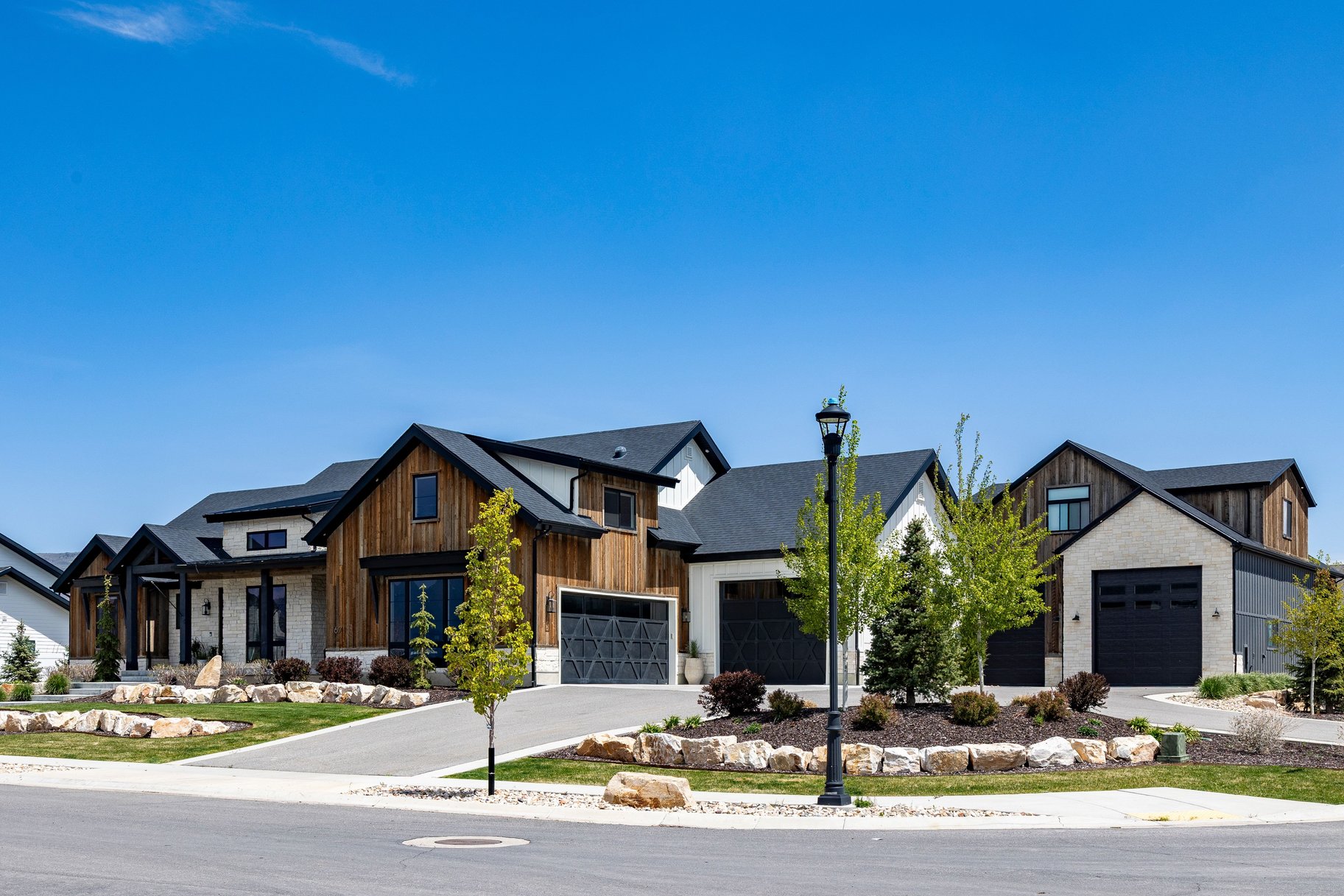  Custom Home with Detached Toy Barn - 物件實景