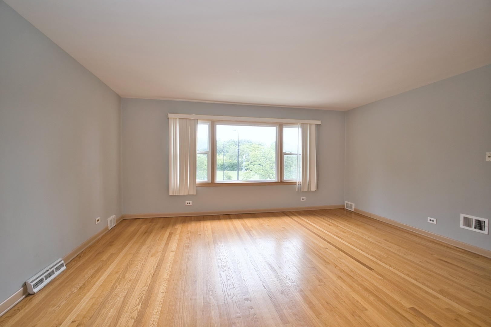 Lincolnwood, Illinois, 60712, United States, 8 Bedrooms Bedrooms, ,Residential,For Sale,1984264