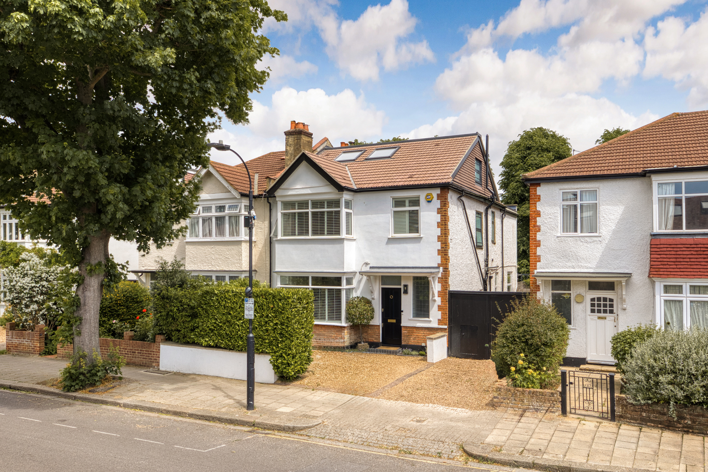  A Beautifully Renovated Family Home with a Garden Studio and Off-Street Parking - 物件實景