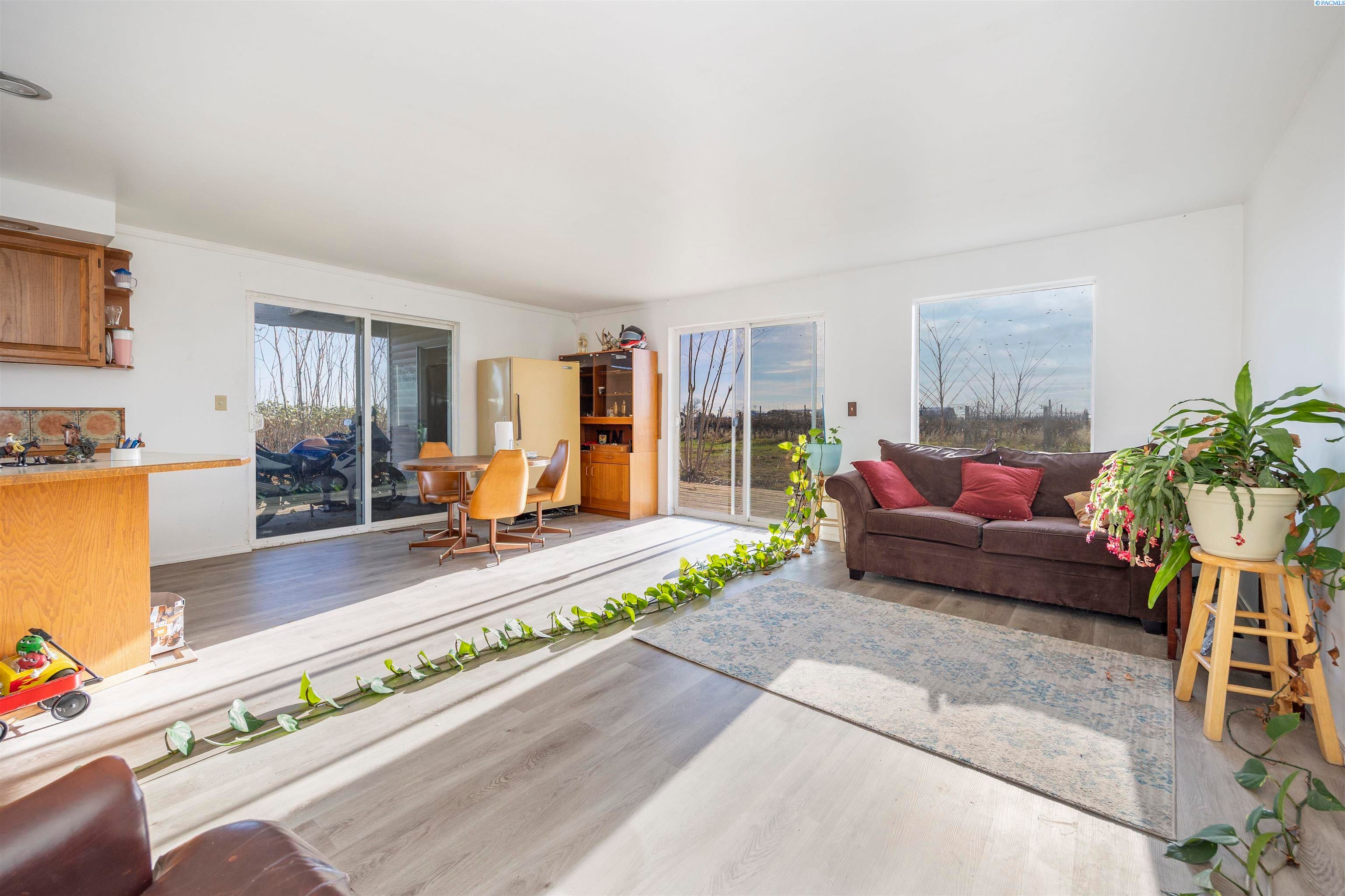 Pasco, Washington, 99301, United States, ,Residential,For Sale,1998040