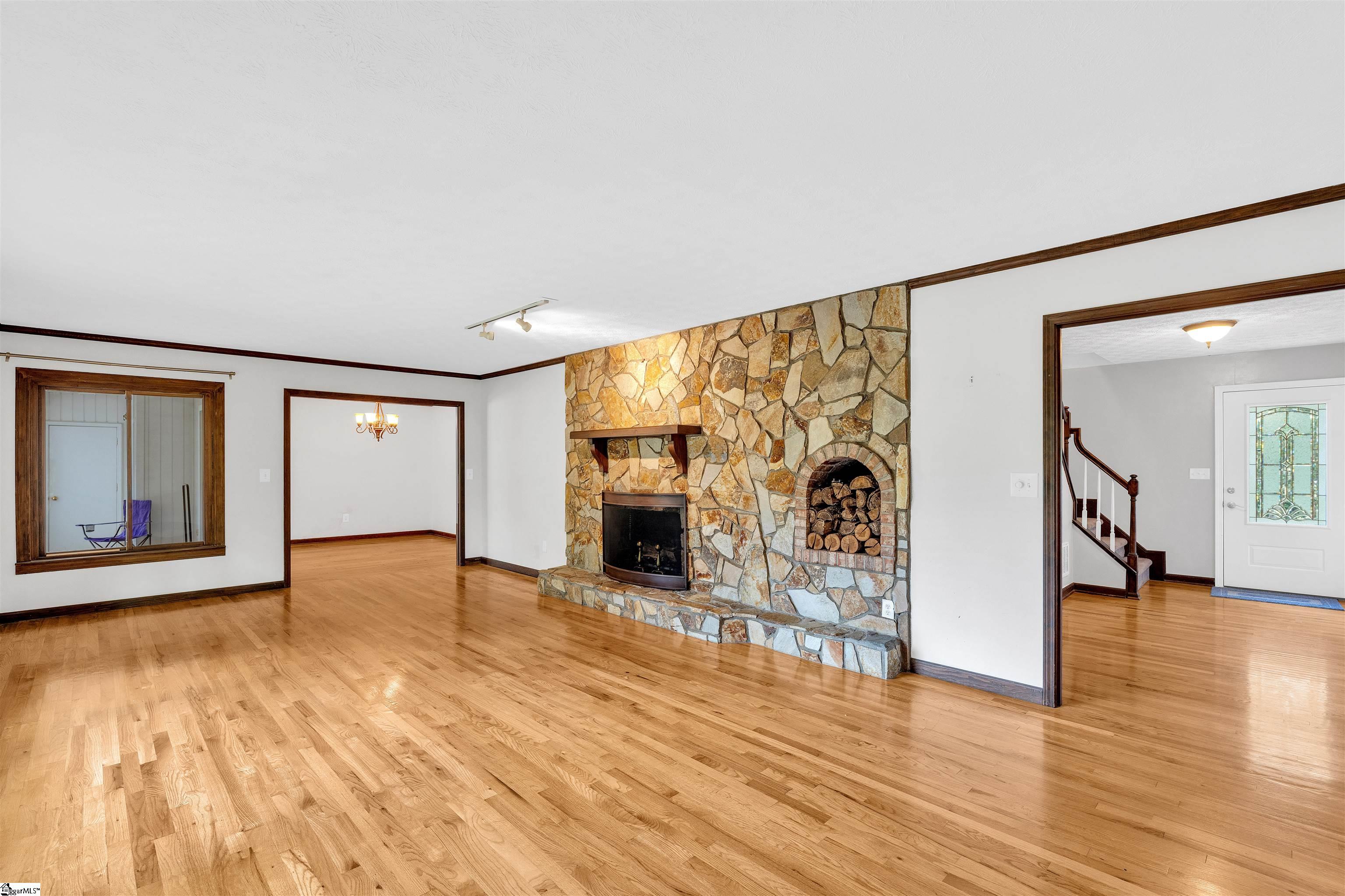 Fountain Inn, South Carolina, 29644, United States, 5 Bedrooms Bedrooms, ,4 BathroomsBathrooms,Residential,For Sale,1938942