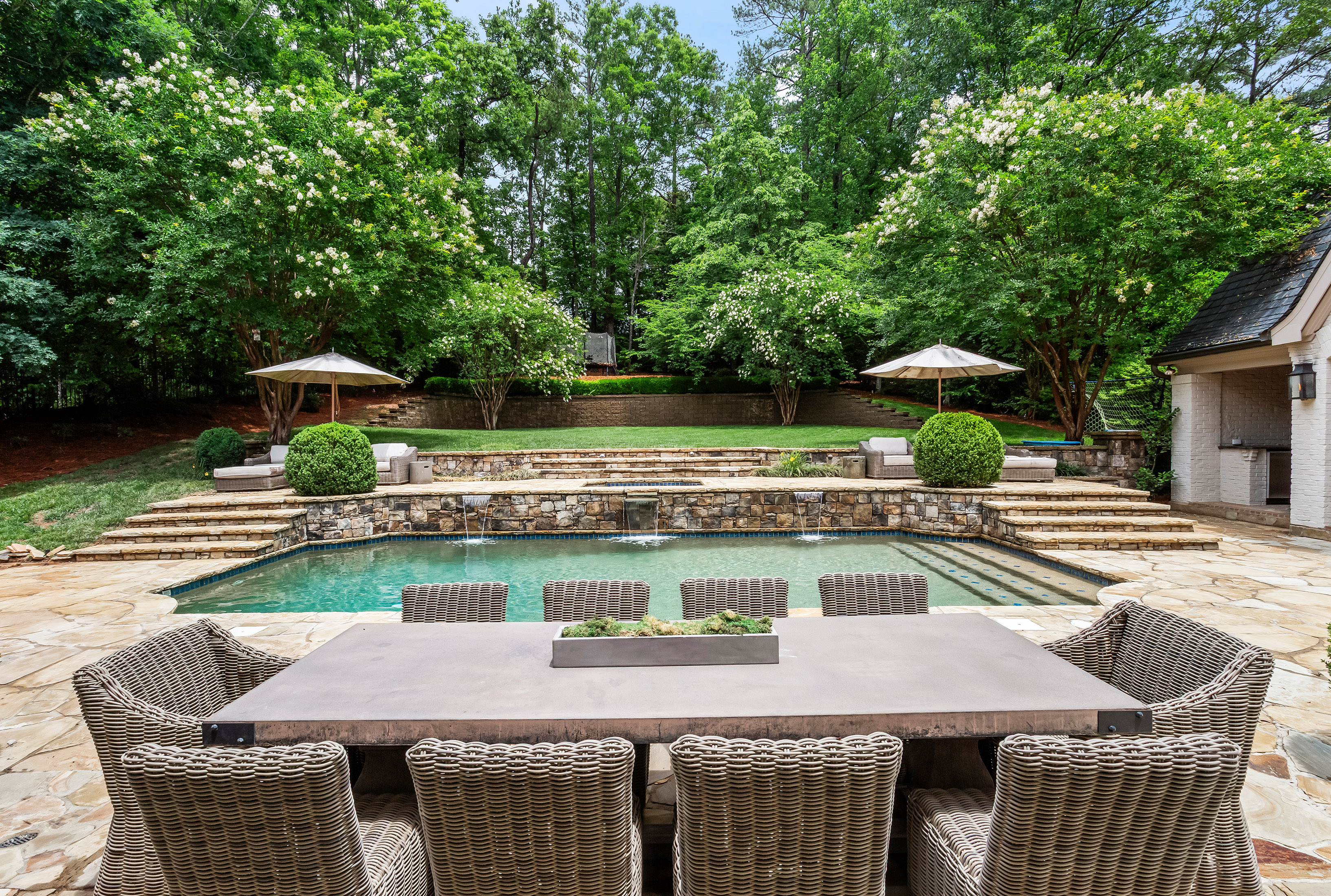  Stunning Custom-designed Home with Exceptional Indoor-Outdoor Living - 物件實景
