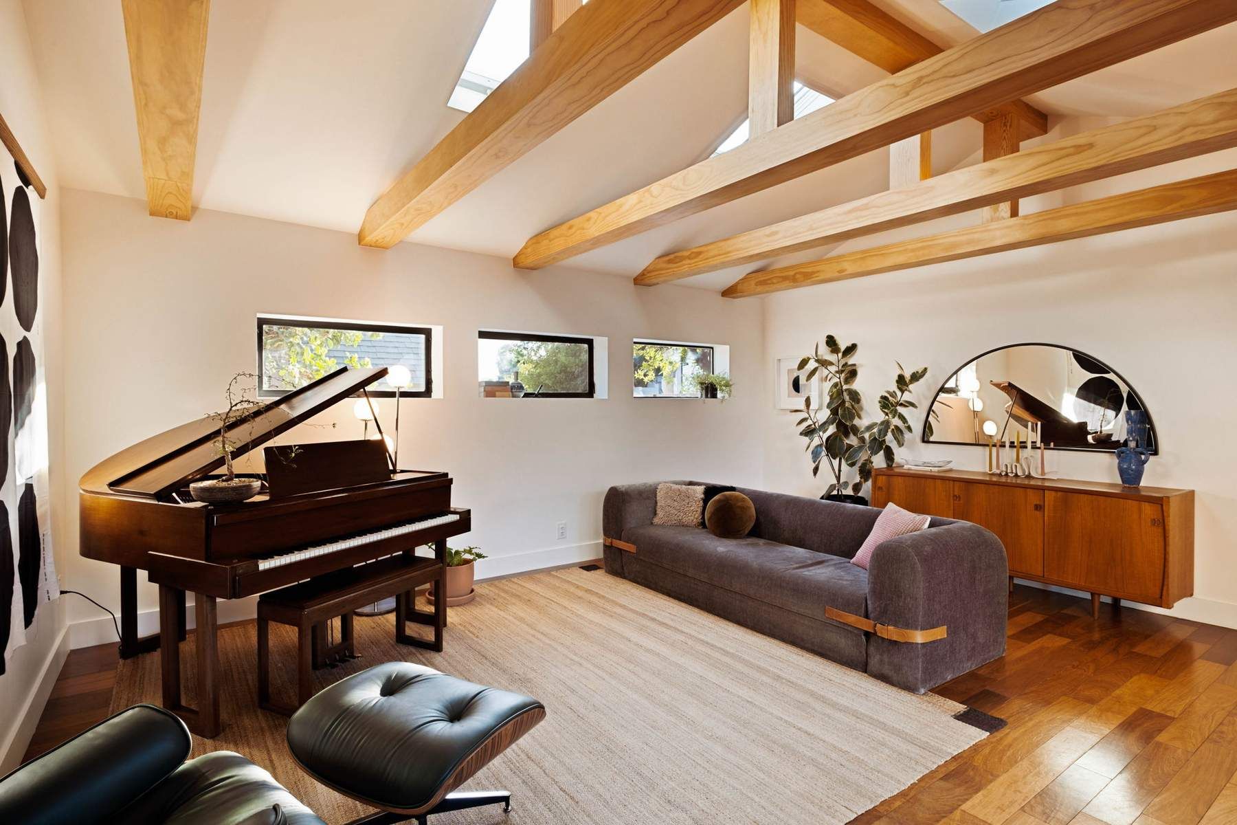  3818 Roderick Road - 物件實景