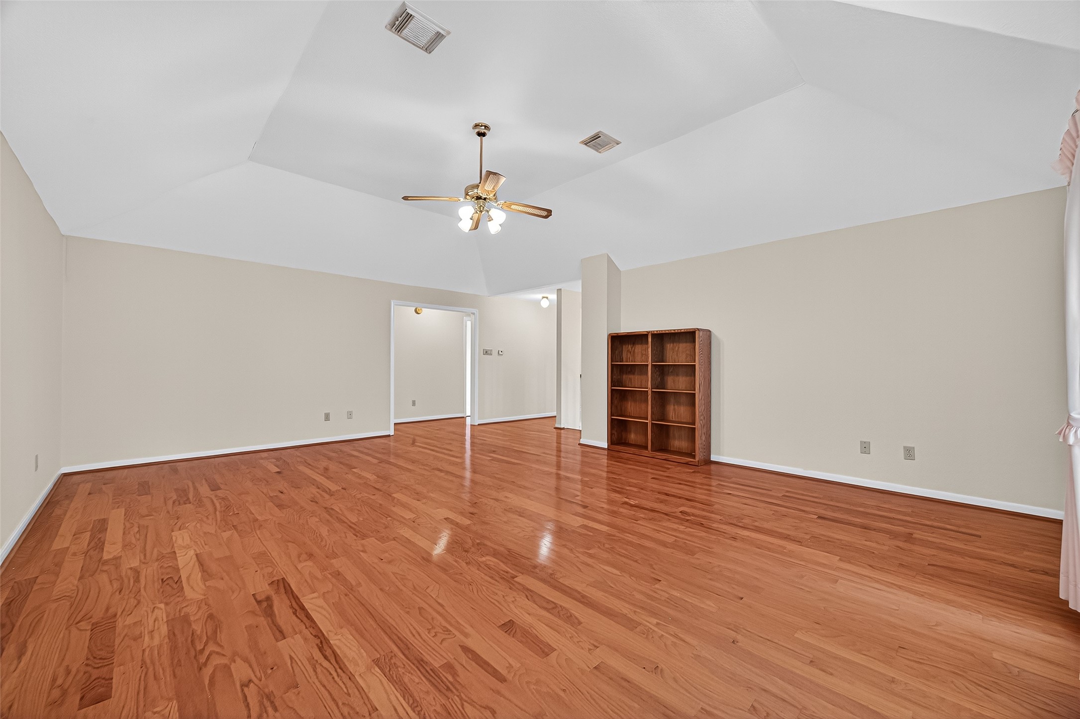 Sugar Land, Texas, 77478, United States, 5 Bedrooms Bedrooms, ,4 BathroomsBathrooms,Residential,For Sale,1971376