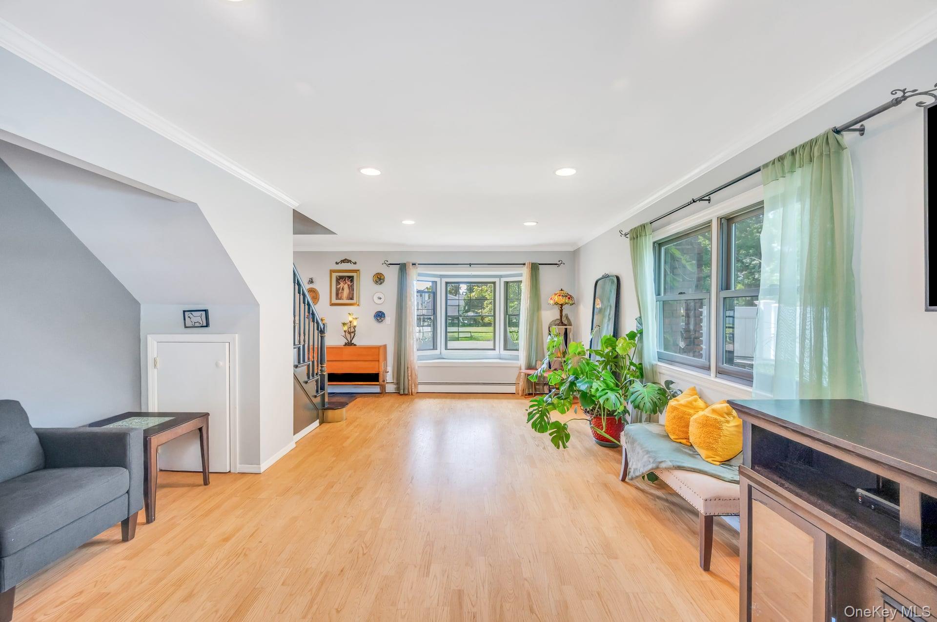 Port Jefferson Station, New York, 11776, United States, 4 Bedrooms Bedrooms, ,3 BathroomsBathrooms,Residential,For Sale,1941704