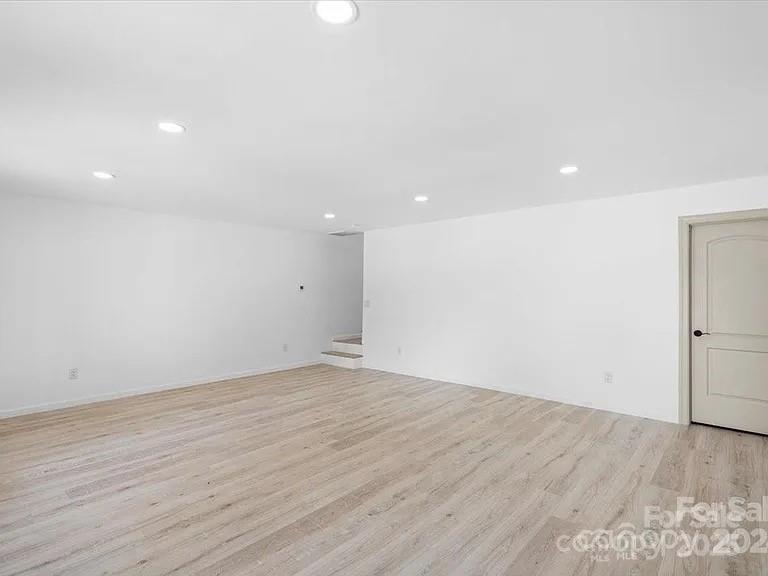 Matthews, North Carolina, 28105, United States, 5 Bedrooms Bedrooms, ,4 BathroomsBathrooms,Residential,For Sale,2003346