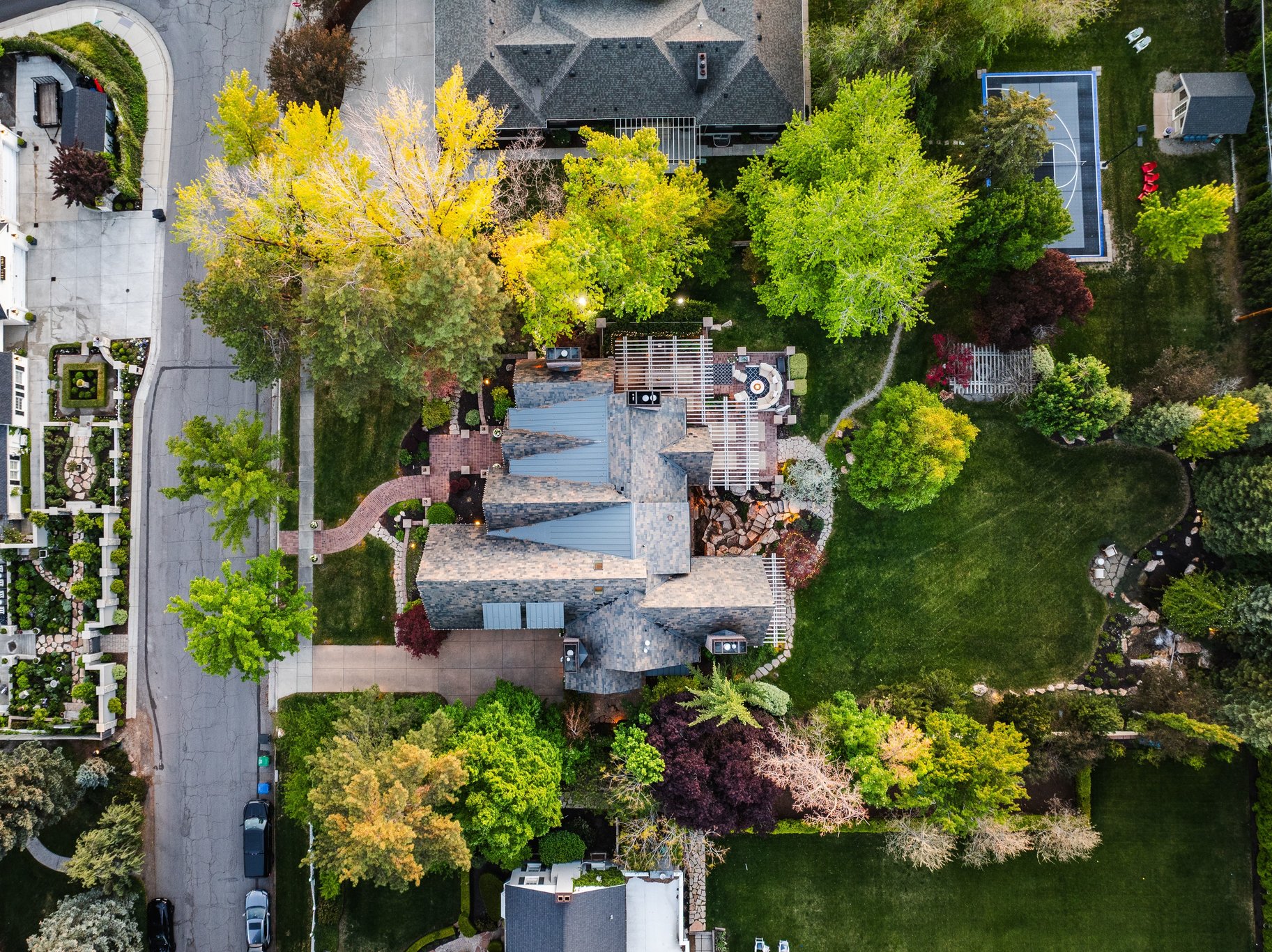  Stunning Custom Build on Millcreek Way - 物件實景