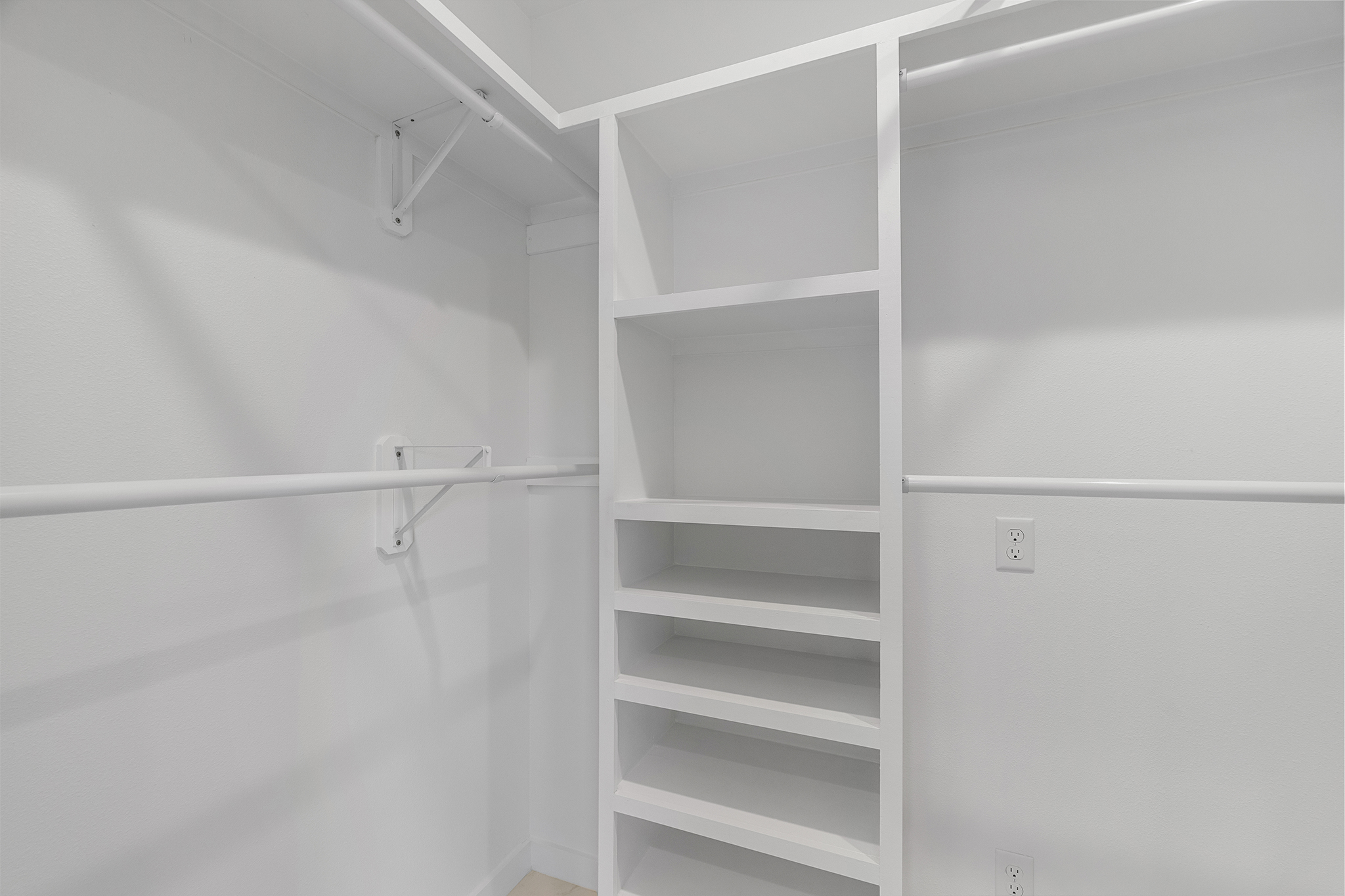  New Construction in East Hill - 物件實景