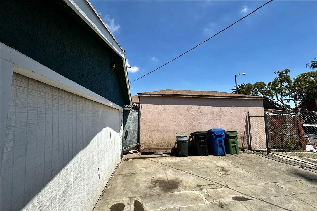 Los Angeles, California, 90047, United States, 3 Bedrooms Bedrooms, ,2 BathroomsBathrooms,Residential,For Sale,1980559