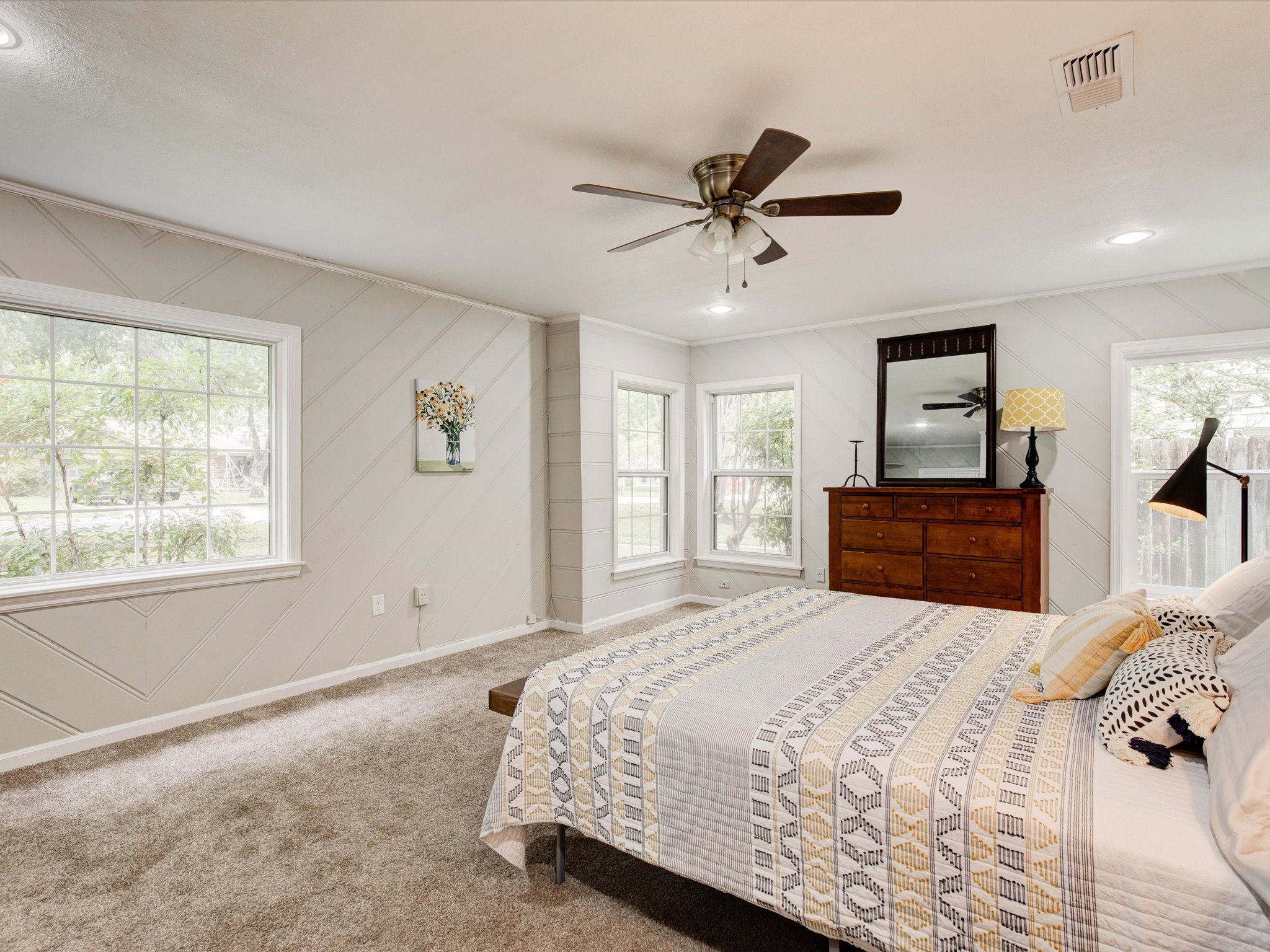  Charming home on spacious lot close proximity to the TCU baseball field - 物件實景