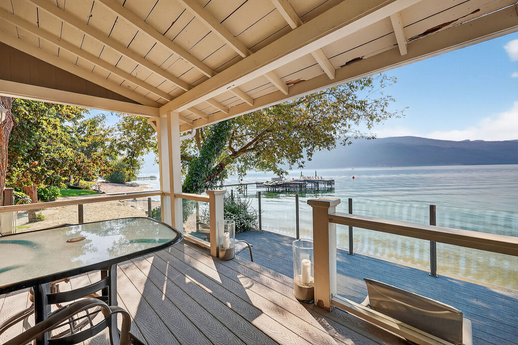  Distinguished Lakefront Estate - 物件實景