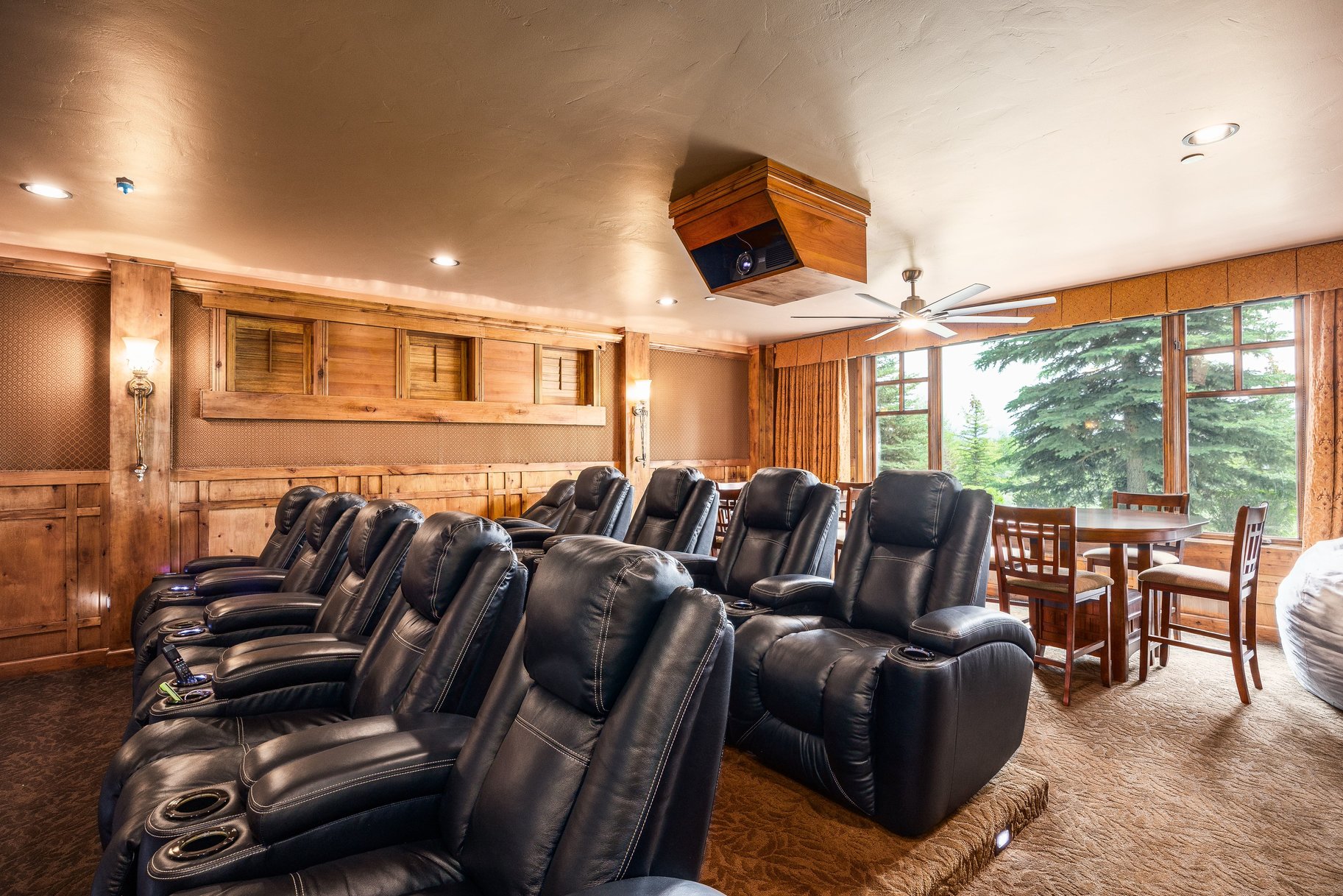  Spacious Glenwild Home with Resort Views, Private Guest Suite and Expansive Yard - 物件實景