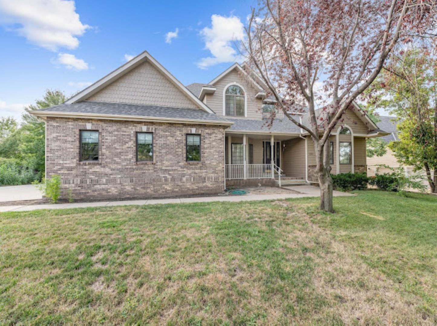 Salina, Kansas, 67401, United States, 4 Bedrooms Bedrooms, ,4 BathroomsBathrooms,Residential,For Sale,1932172