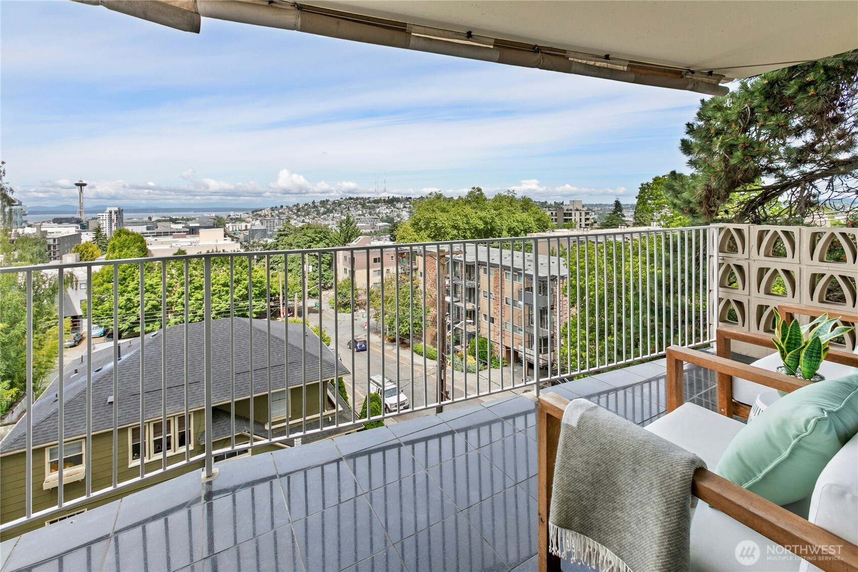 Seattle, Washington, 98102, United States, 1 Bedroom Bedrooms, ,1 BathroomBathrooms,Residential,For Sale,1866221