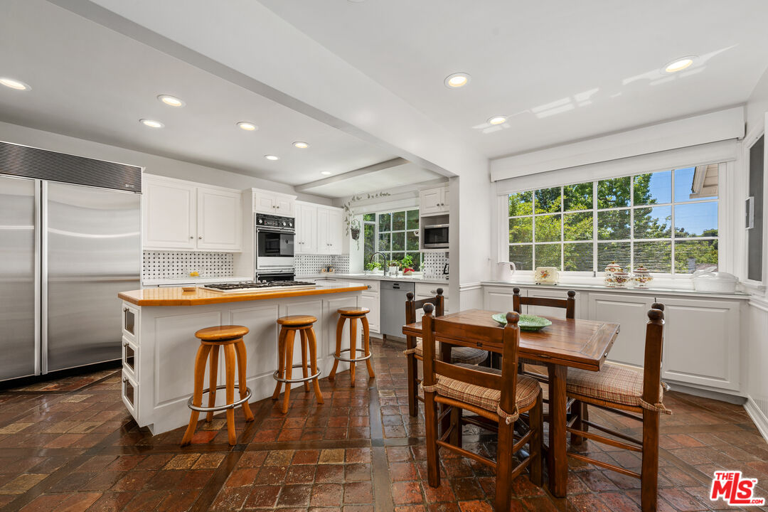 Los Angeles, California, 90024, United States, 6 Bedrooms Bedrooms, ,6 BathroomsBathrooms,Residential,For Sale,1925414