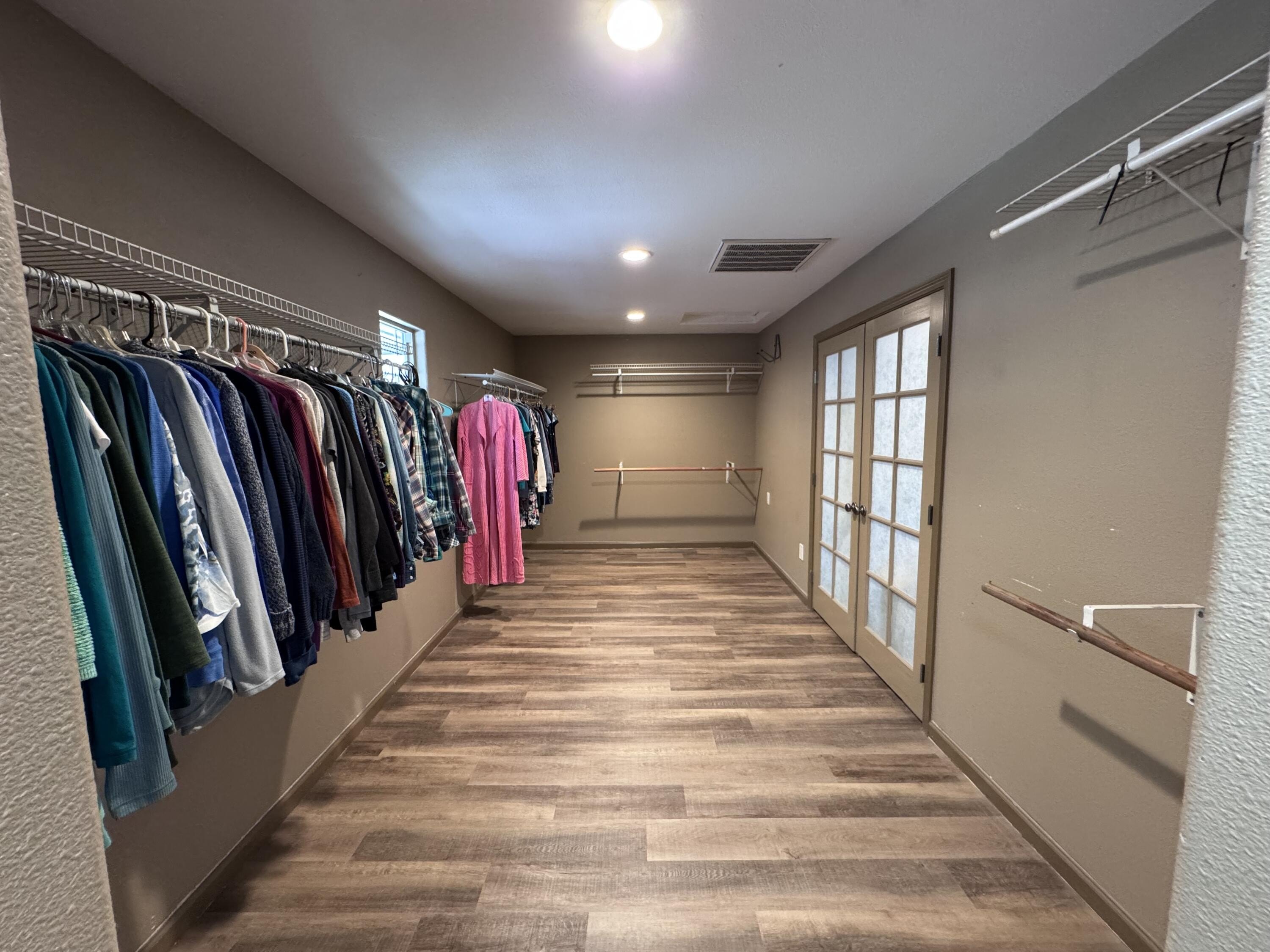 Rogue River, Oregon, 97537, United States, 3 Bedrooms Bedrooms, ,4 BathroomsBathrooms,Residential,For Sale,1982617