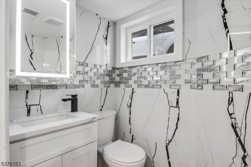Clifton City, New Jersey, 07011, United States, 5 Bedrooms Bedrooms, ,3 BathroomsBathrooms,Residential,For Sale,1938226