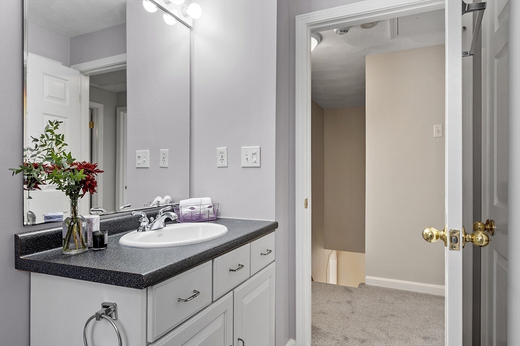 Dracut, Massachusetts, 01826, United States, 3 Bedrooms Bedrooms, ,2 BathroomsBathrooms,Residential,For Sale,1988134