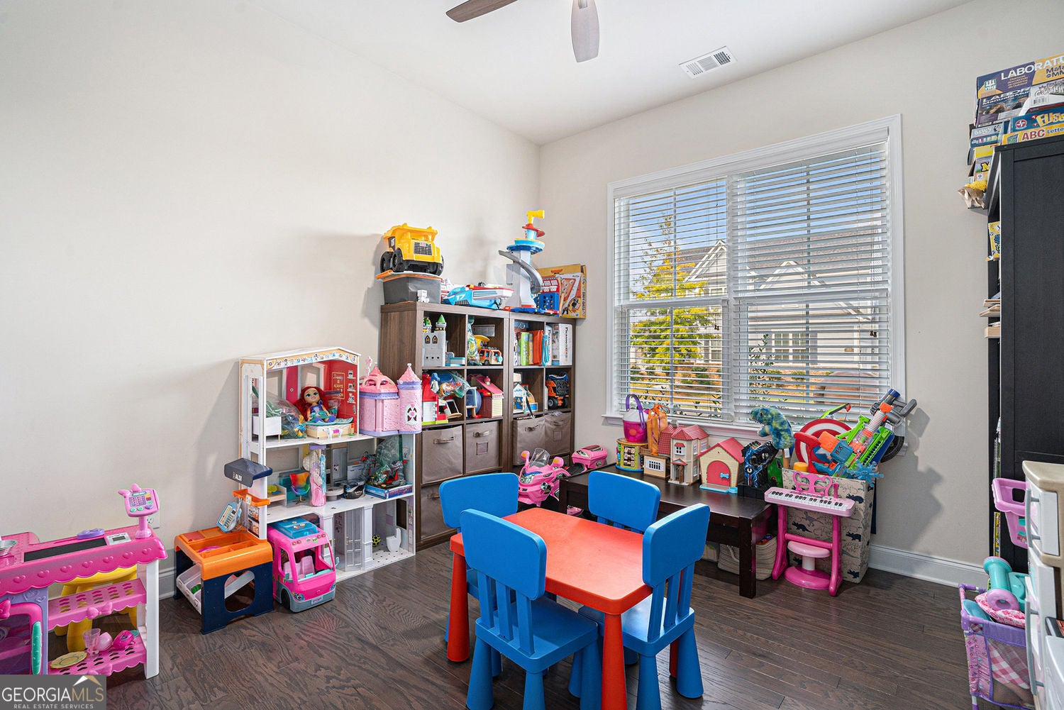 Kennesaw, Georgia, 30152, United States, 5 Bedrooms Bedrooms, ,4 BathroomsBathrooms,Residential,For Sale,1964228