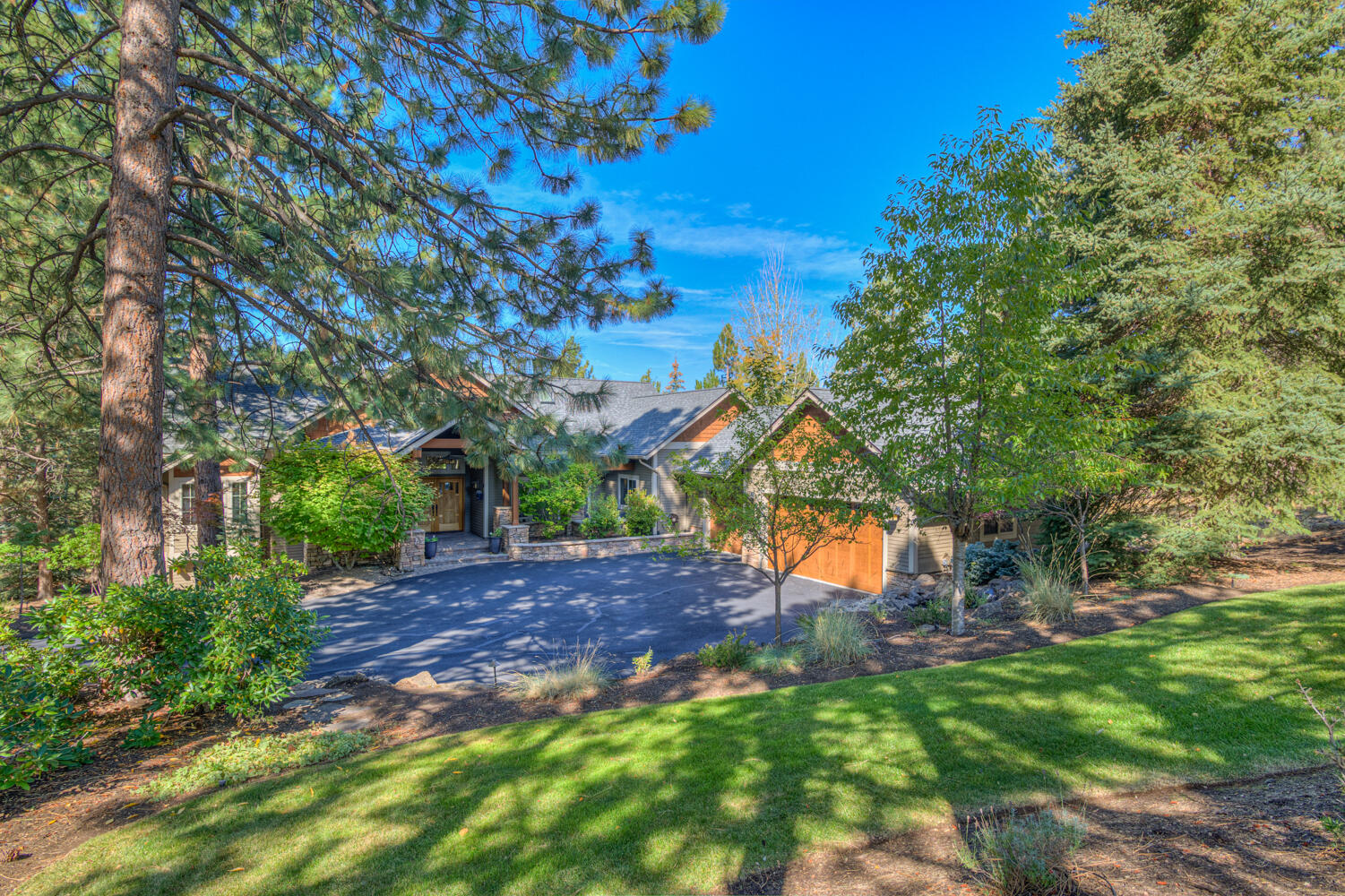 Bend, Oregon, 97703, United States, 4 Bedrooms Bedrooms, ,5 BathroomsBathrooms,Residential,For Sale,1979123