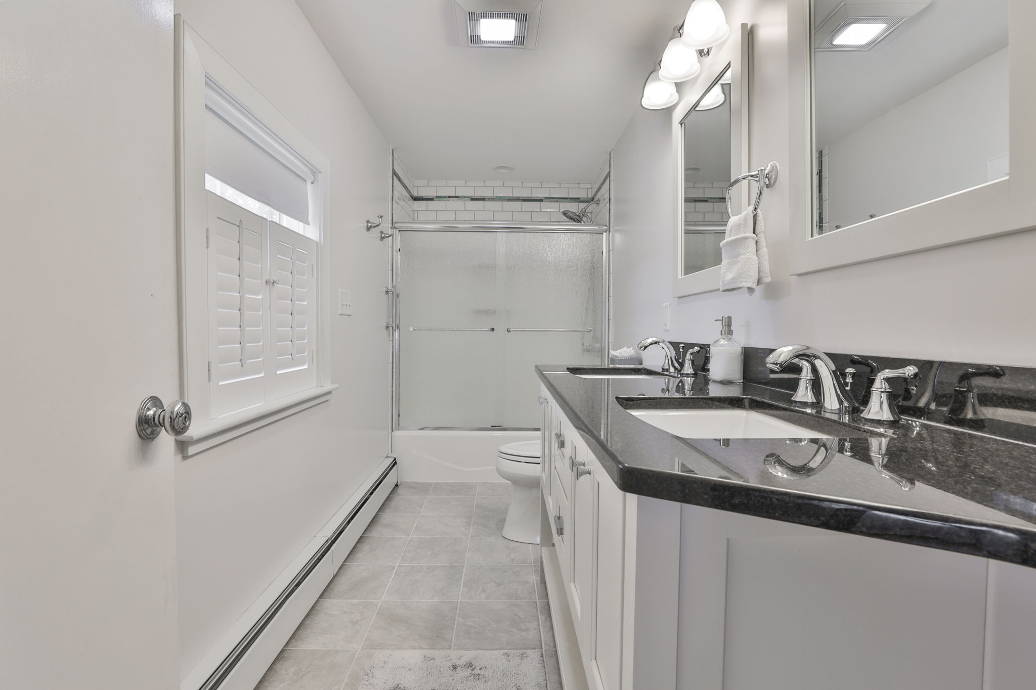 Manchester, New Hampshire, 03104, United States, 3 Bedrooms Bedrooms, ,2 BathroomsBathrooms,Residential,For Sale,1975563