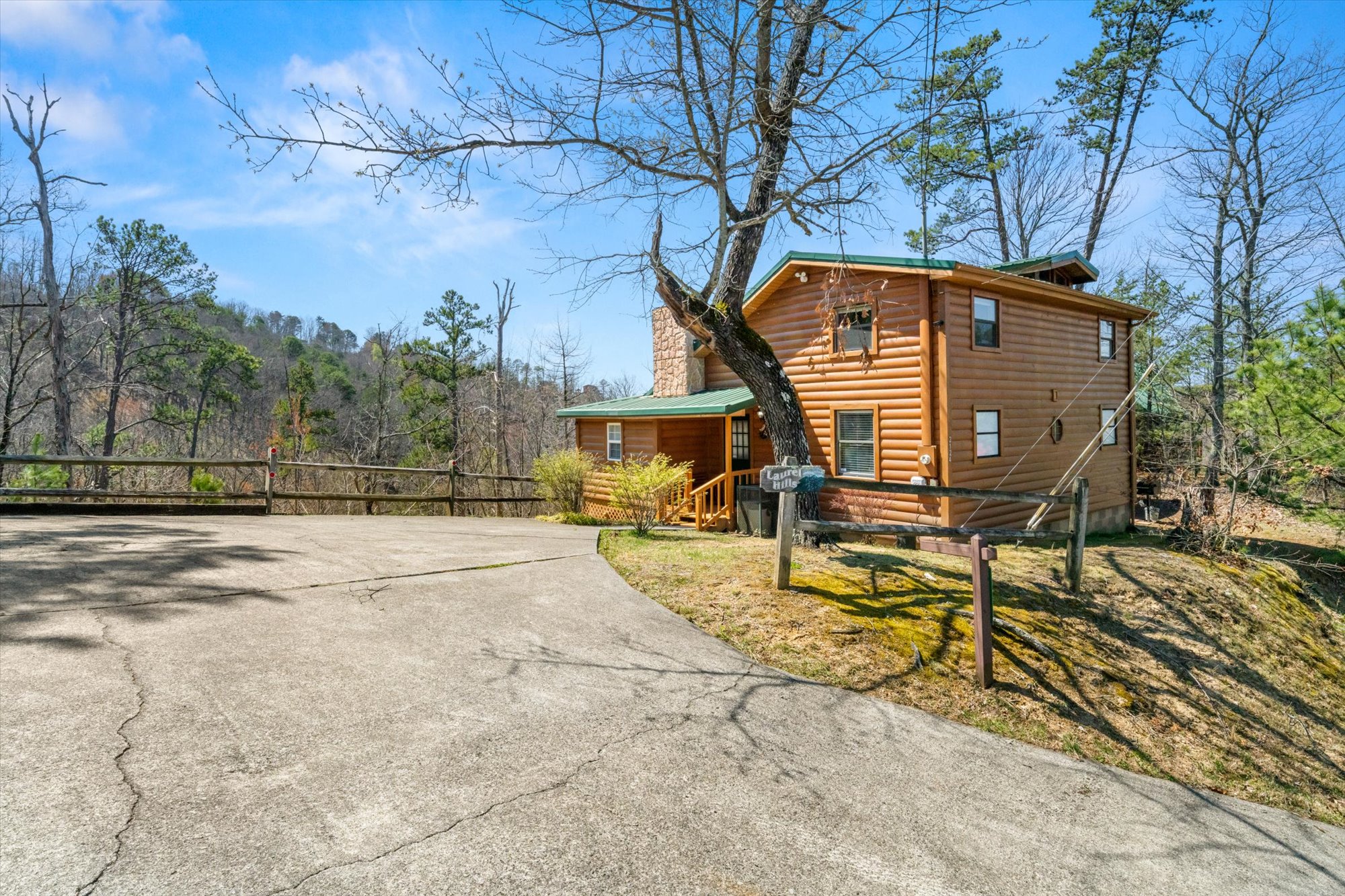Sevierville, Tennessee, 37876, United States, 3 Bedrooms Bedrooms, ,2 BathroomsBathrooms,Residential,For Sale,1922805