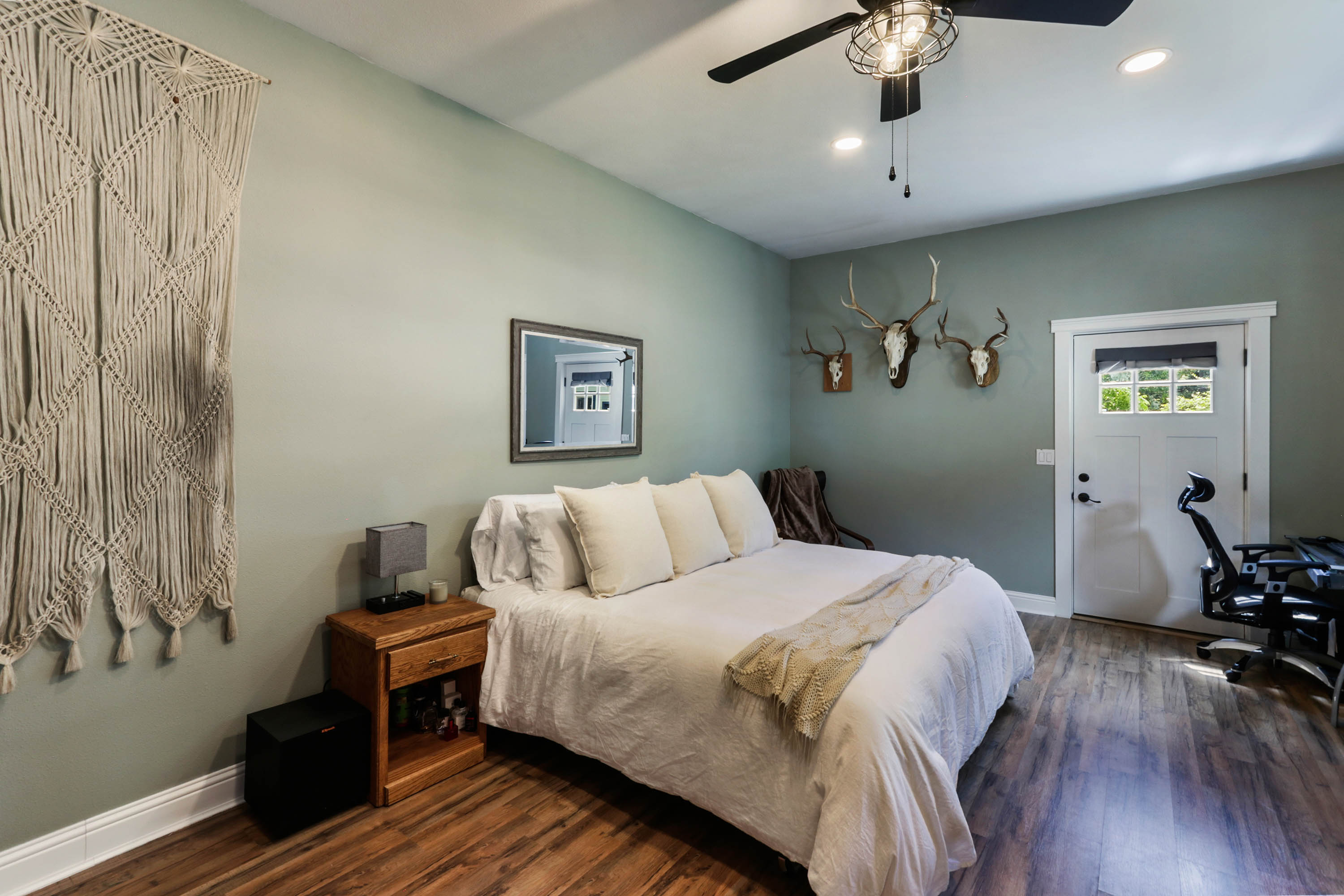 Sandpoint, Idaho, 83864, United States, 4 Bedrooms Bedrooms, ,2 BathroomsBathrooms,Residential,For Sale,1928648