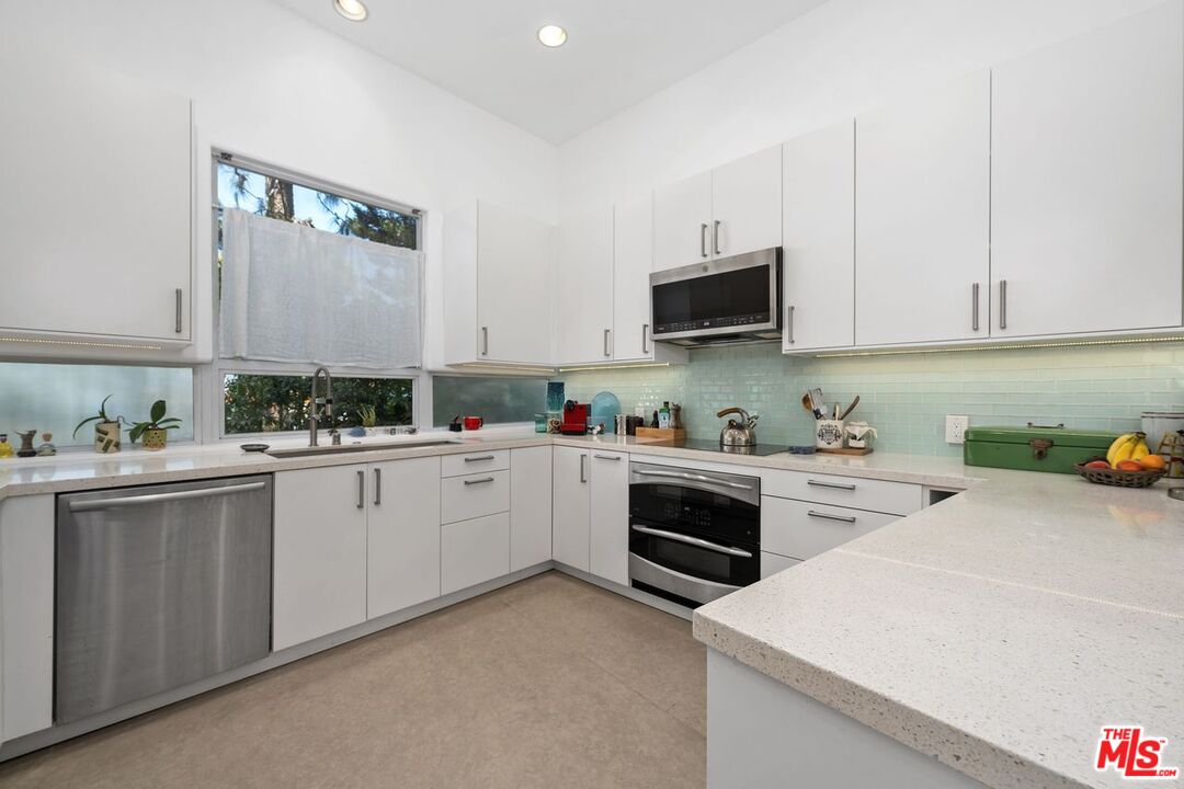 Venice, California, 90291, United States, 4 Bedrooms Bedrooms, ,4 BathroomsBathrooms,Residential,For Sale,1926607