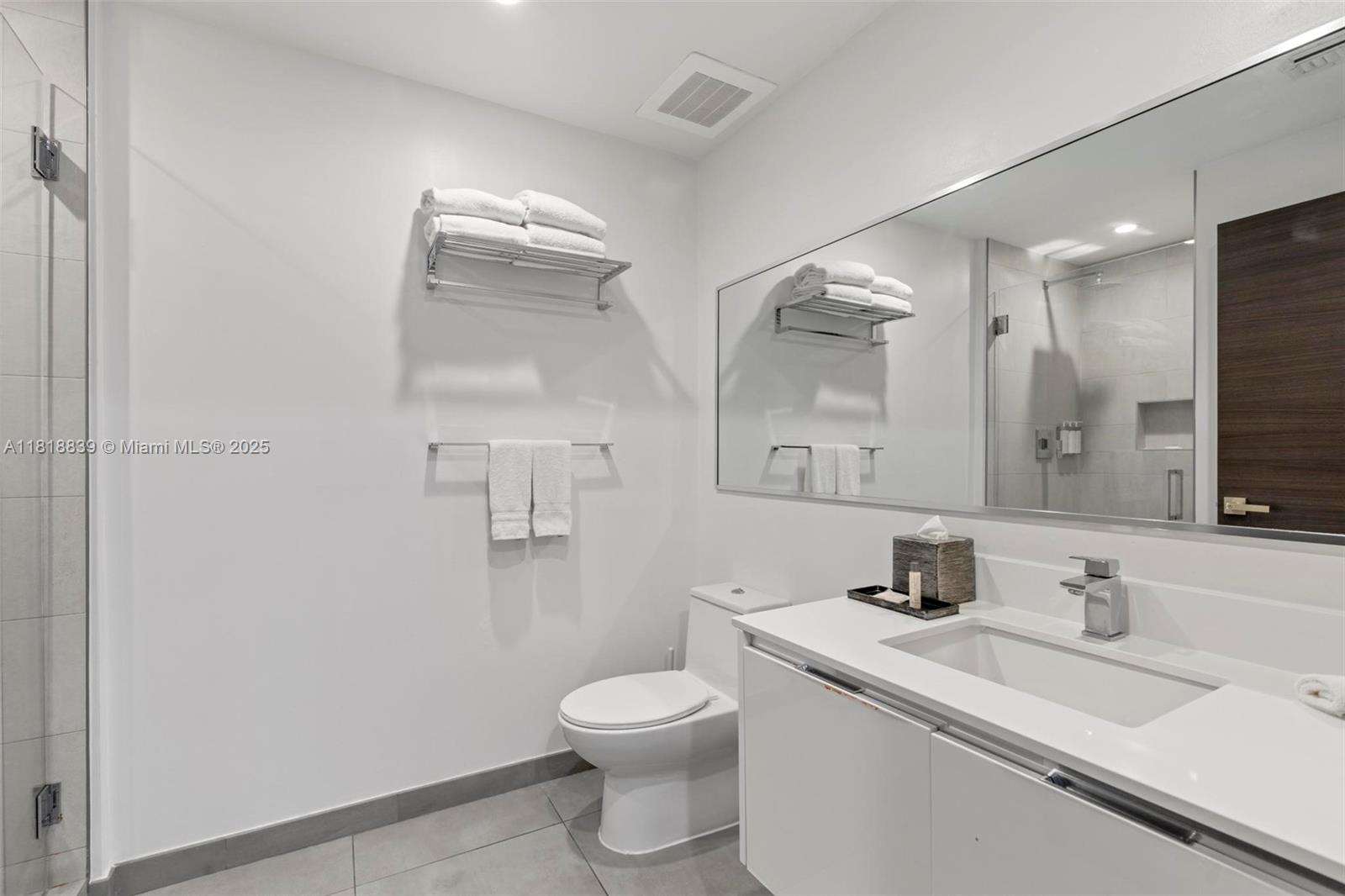 Hollywood, Florida, 33019, United States, 2 Bedrooms Bedrooms, ,1 BathroomBathrooms,Residential,For Sale,1850092