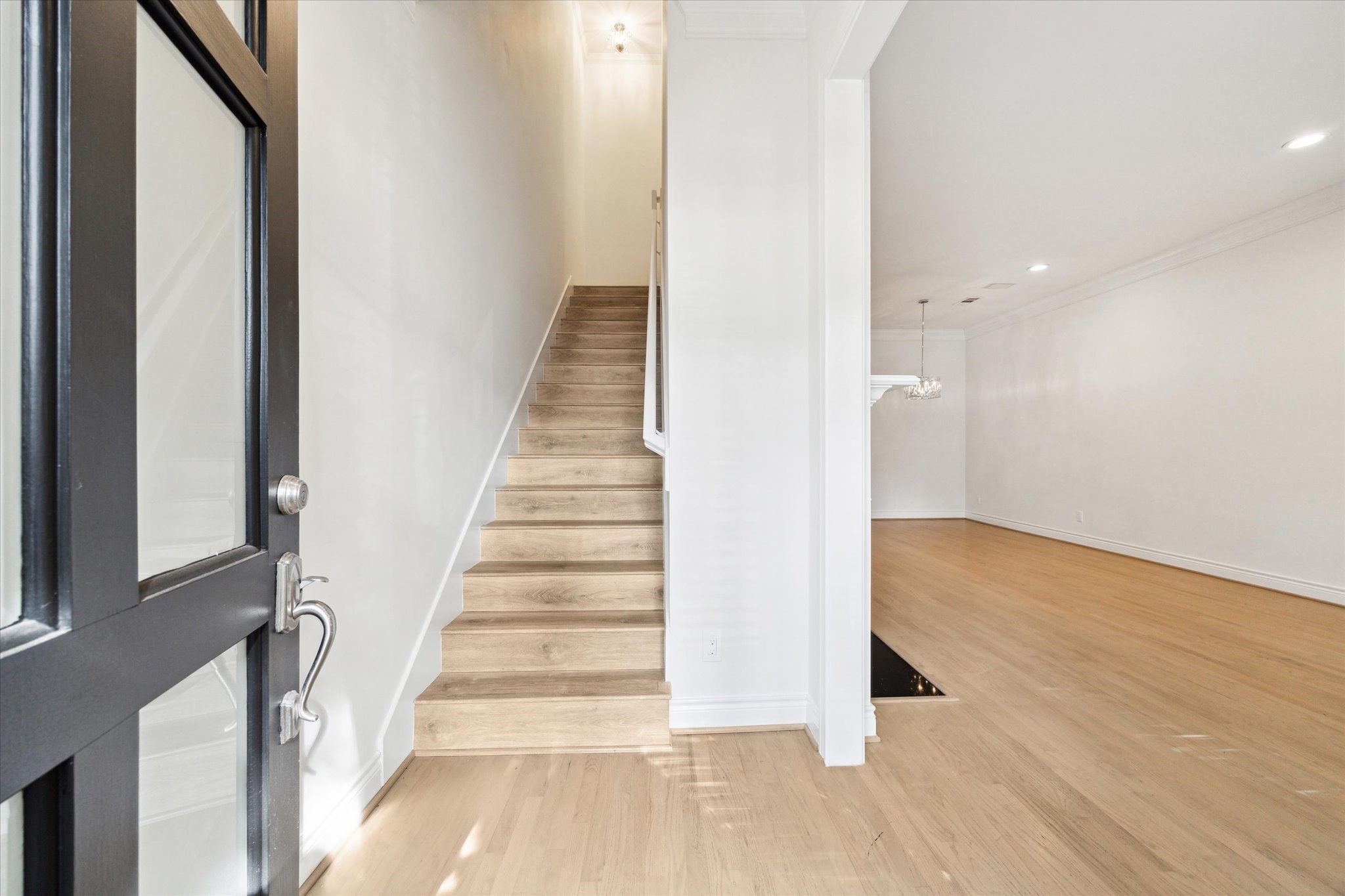  5160 Chevy Chase Drive - 物件實景