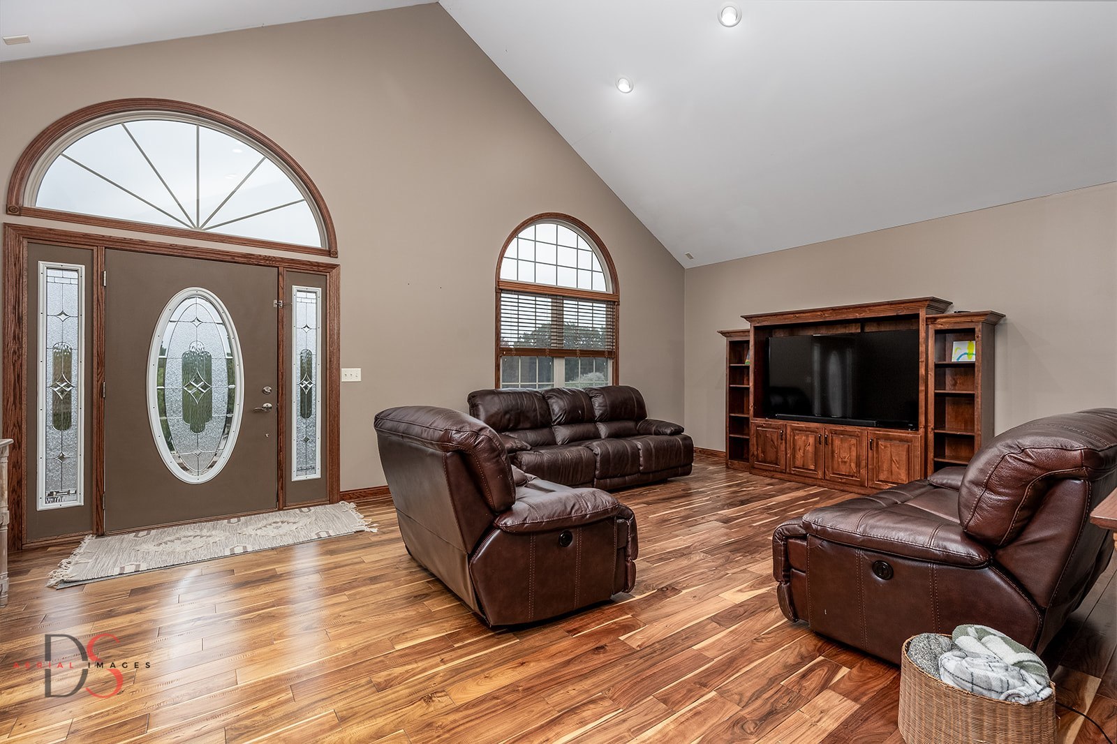 Marseilles, Illinois, 61341, United States, 4 Bedrooms Bedrooms, ,3 BathroomsBathrooms,Residential,For Sale,1970434