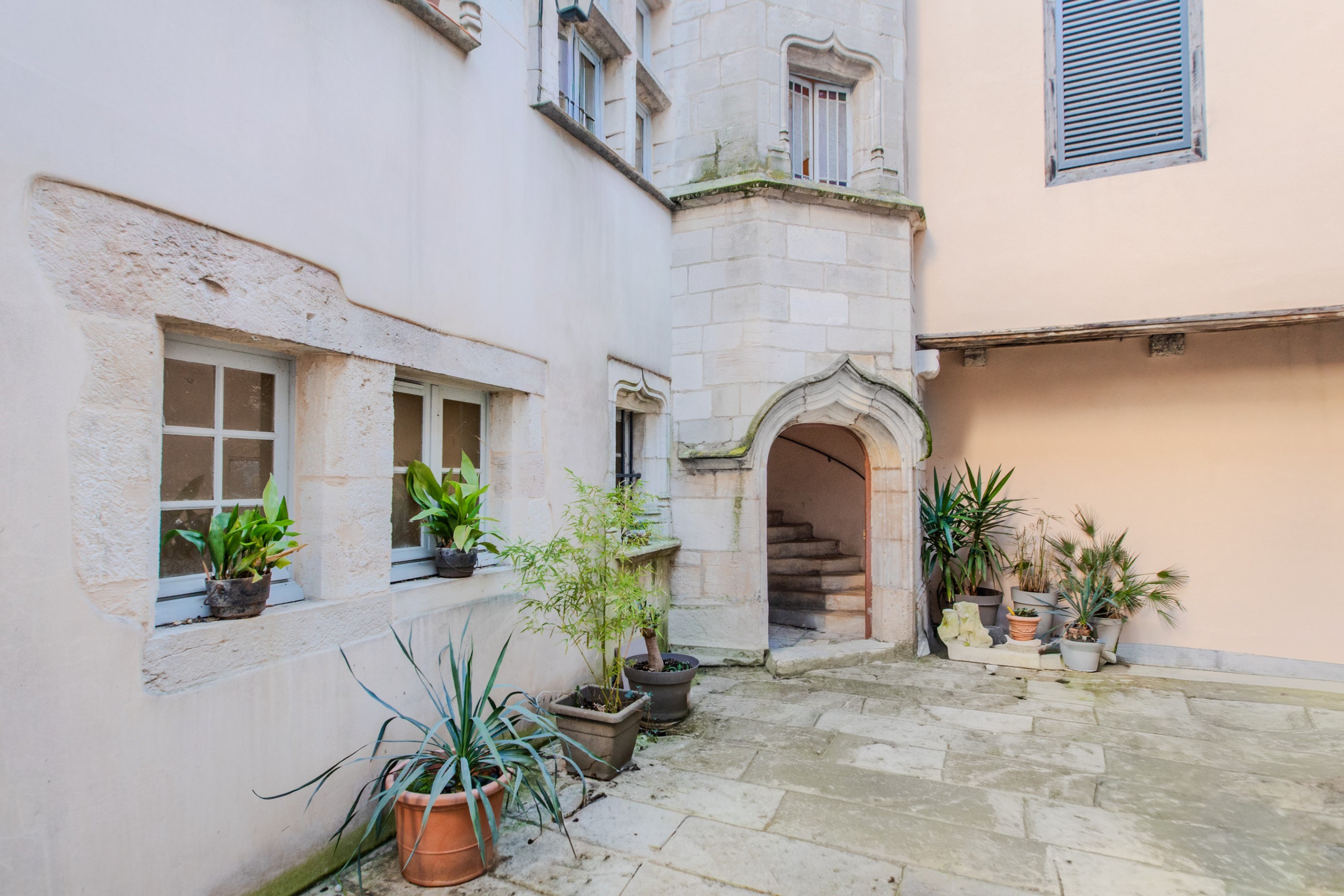  Beaune. Magnificent historic apartment overlooking an inner courtyard. - 物件實景