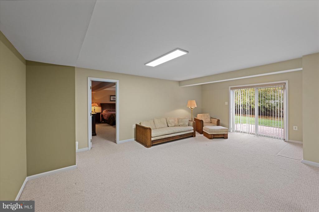 Leesburg, Virginia, 20175, United States, 5 Bedrooms Bedrooms, ,4 BathroomsBathrooms,Residential,For Sale,1987401