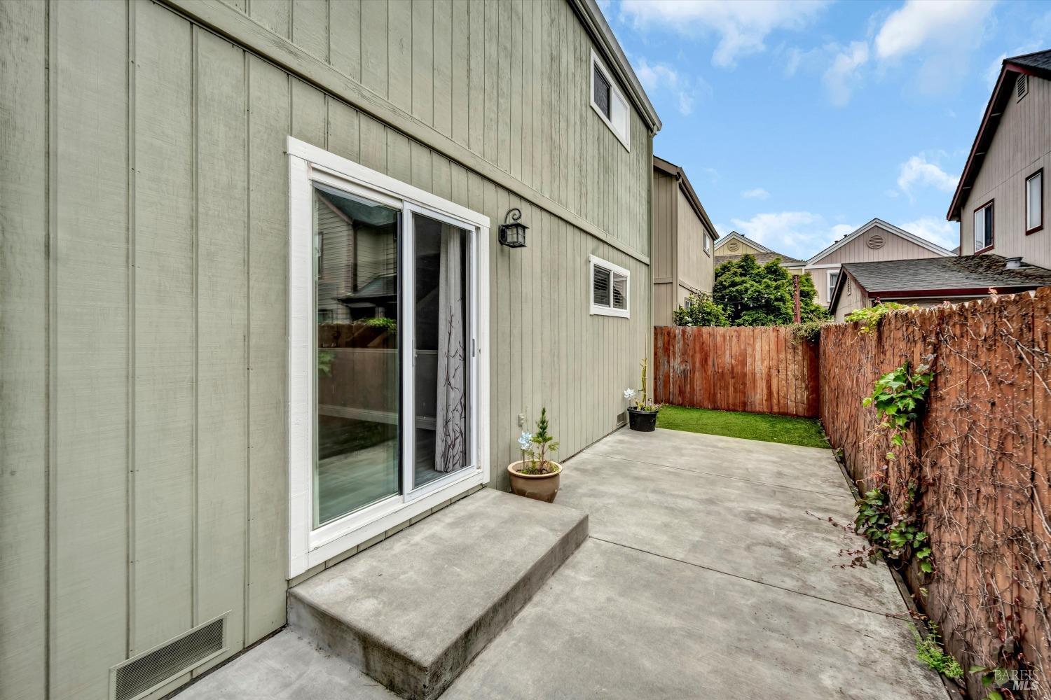 Santa Rosa, California, 95403, United States, 2 Bedrooms Bedrooms, ,3 BathroomsBathrooms,Residential,For Sale,1785942