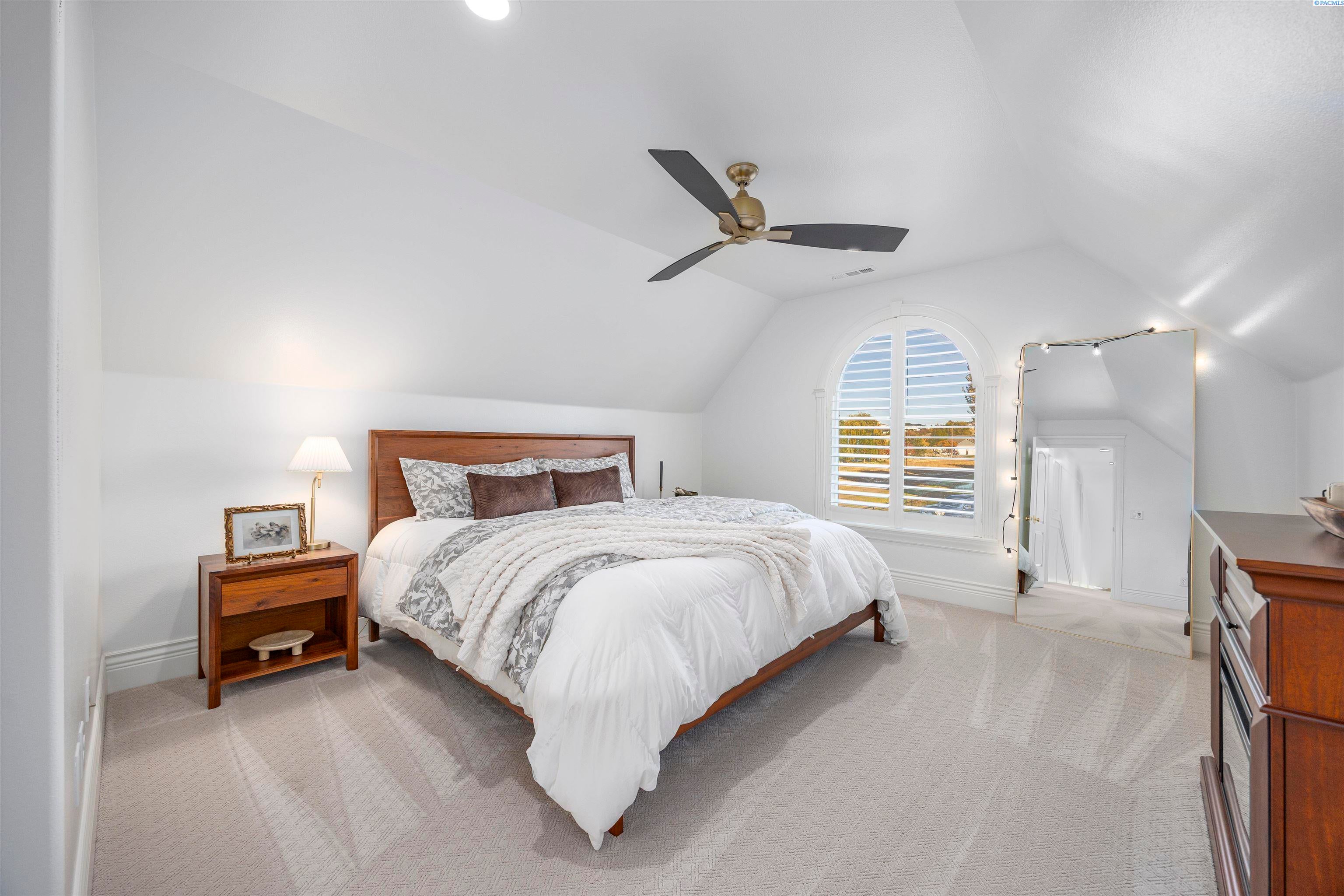 Pasco, Washington, 99301, United States, 4 Bedrooms Bedrooms, ,4 BathroomsBathrooms,Residential,For Sale,1974870