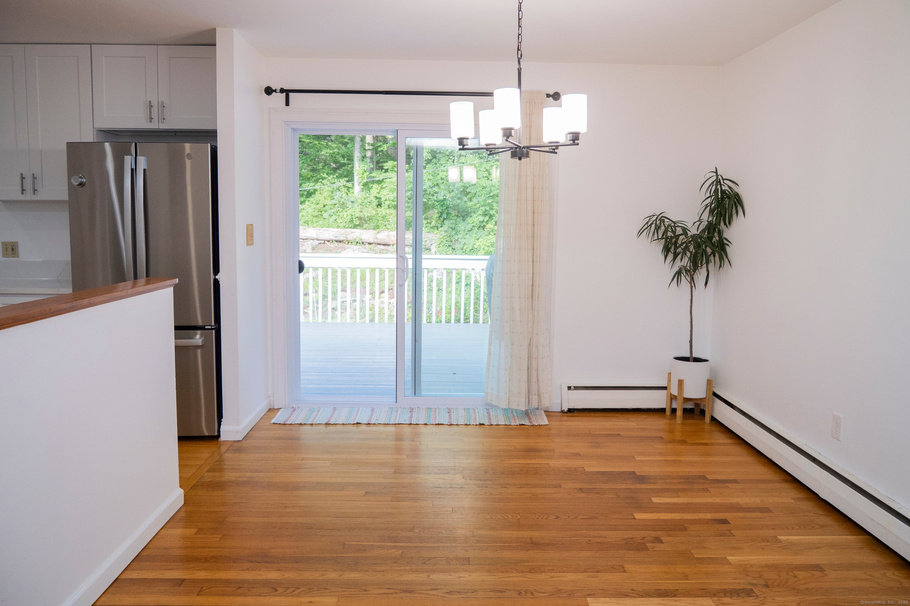 Trumbull, Connecticut, 06611, United States, 3 Bedrooms Bedrooms, ,3 BathroomsBathrooms,Residential,For Sale,1937031