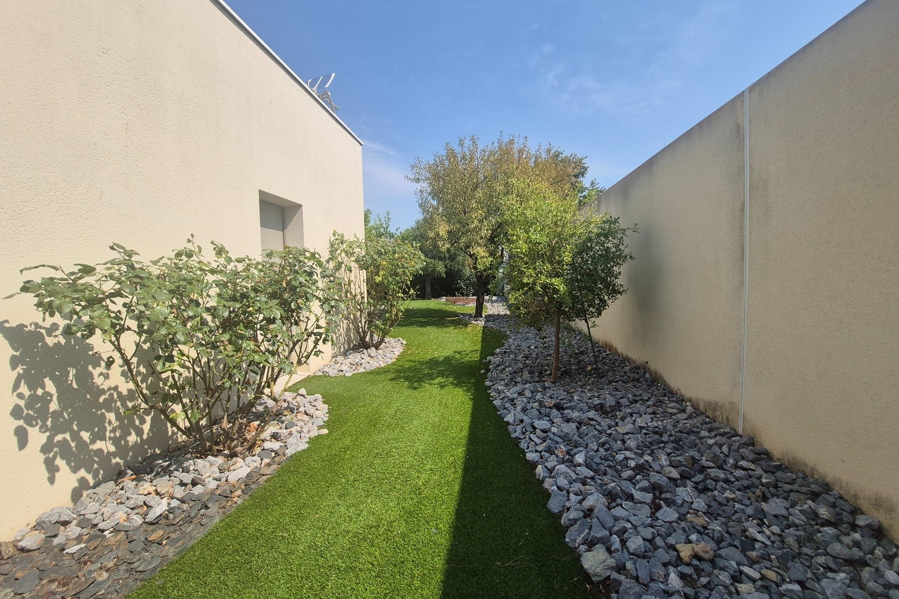  CONTEMPORARY VILLA WITH SWIMMING POOL AND GARAGE - 物件實景
