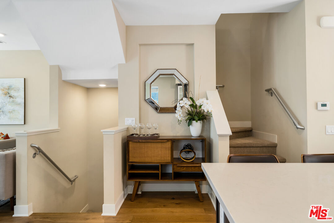Los Angeles, California, 90068, United States, 3 Bedrooms Bedrooms, ,4 BathroomsBathrooms,Residential,For Sale,1891142