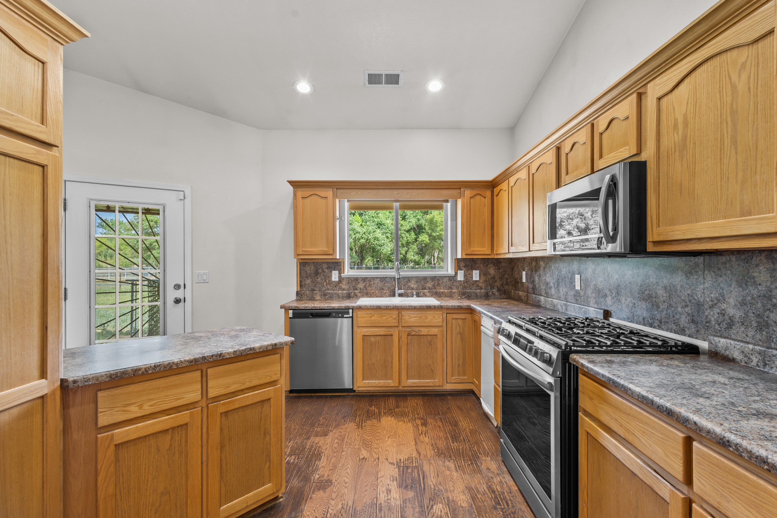 Belen, New Mexico, 87002, United States, 3 Bedrooms Bedrooms, ,2 BathroomsBathrooms,Residential,For Sale,1914205