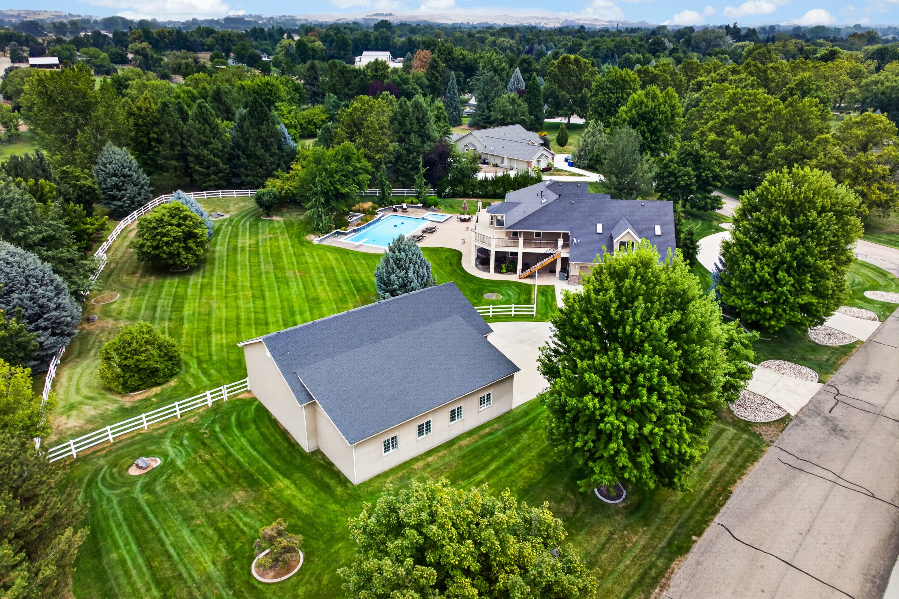  Exceptional Eagle Property - 物件實景
