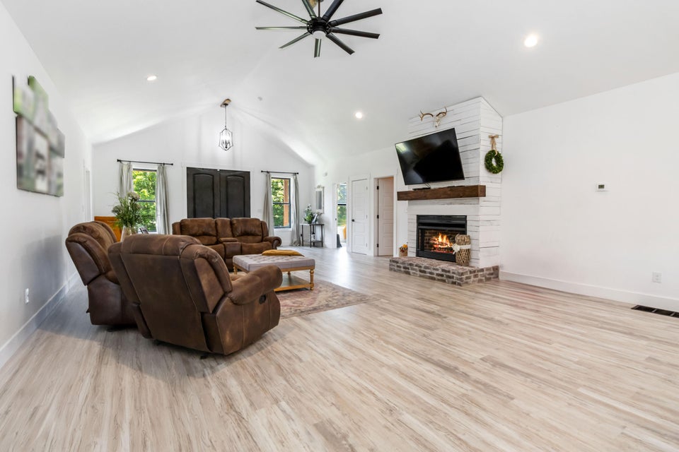 Stanford, Kentucky, 40484, United States, 4 Bedrooms Bedrooms, ,2 BathroomsBathrooms,Residential,For Sale,1916356