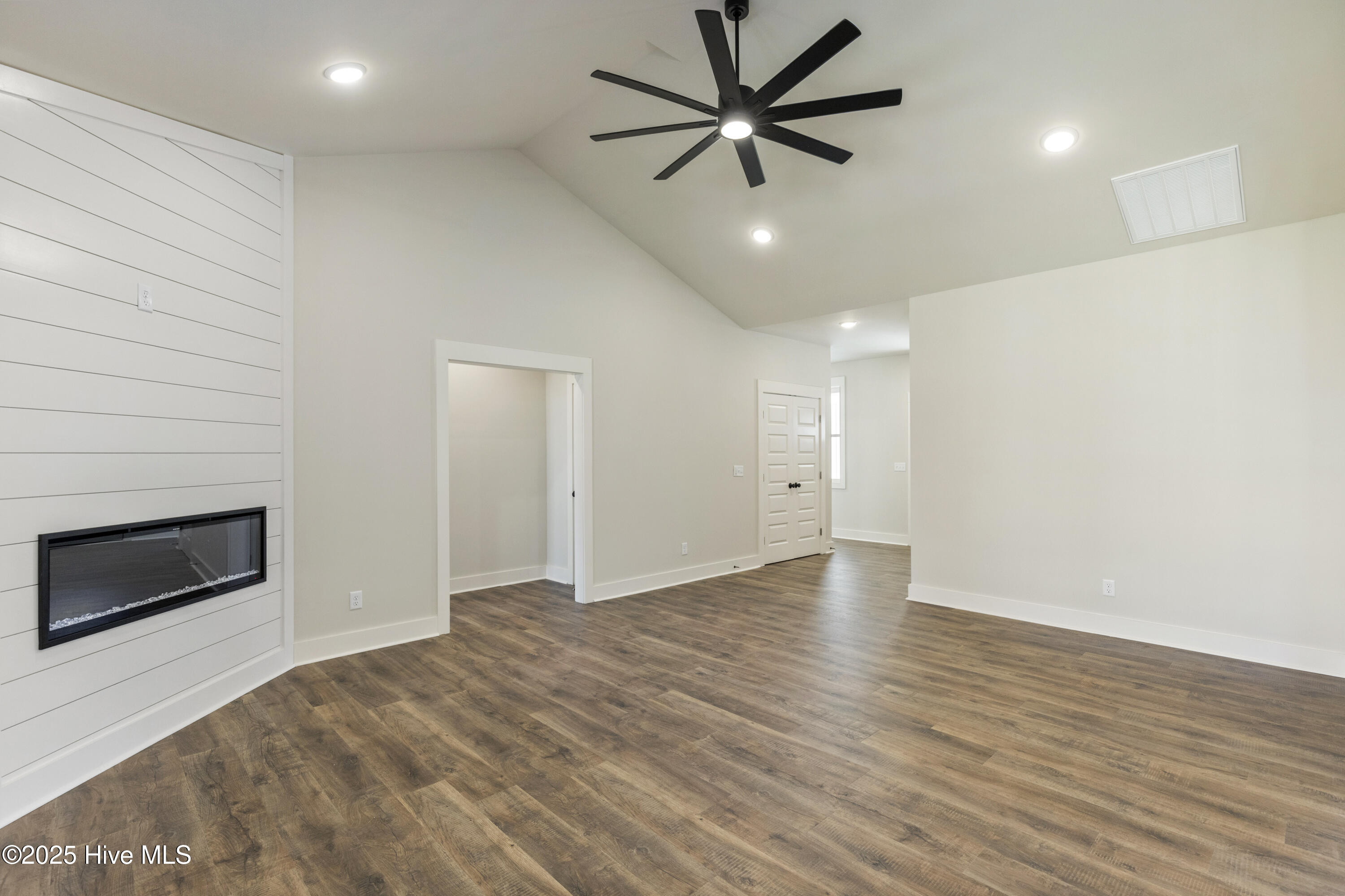 Carolina Beach, North Carolina, 28428, United States, 3 Bedrooms Bedrooms, ,2 BathroomsBathrooms,Residential,For Sale,1992087