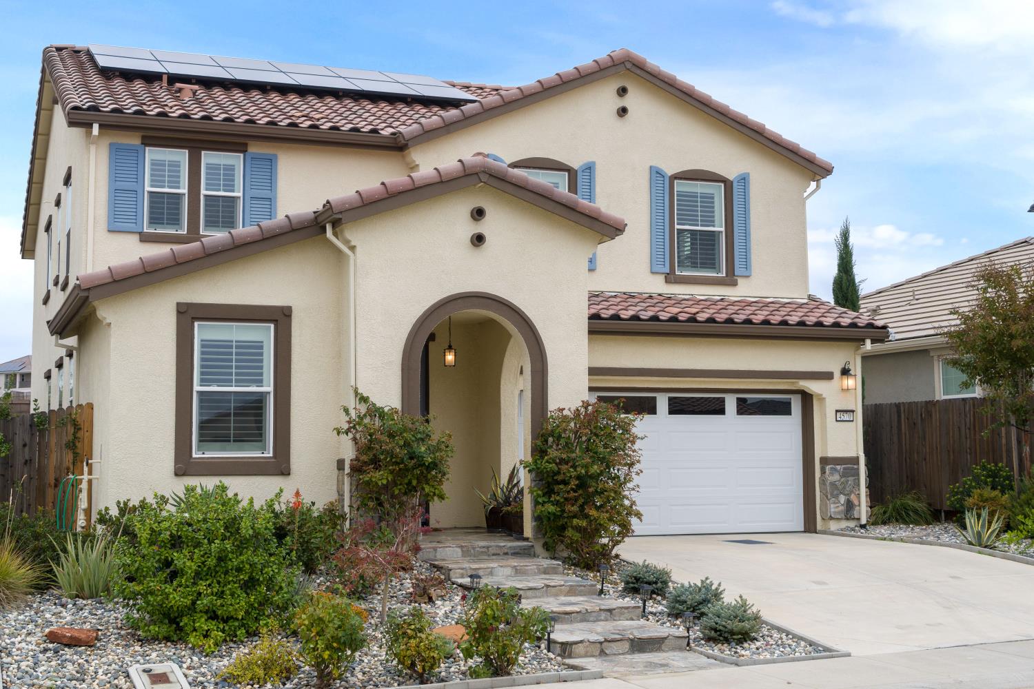 Folsom, California, 95630, United States, 5 Bedrooms Bedrooms, ,3 BathroomsBathrooms,Residential,For Sale,1997152