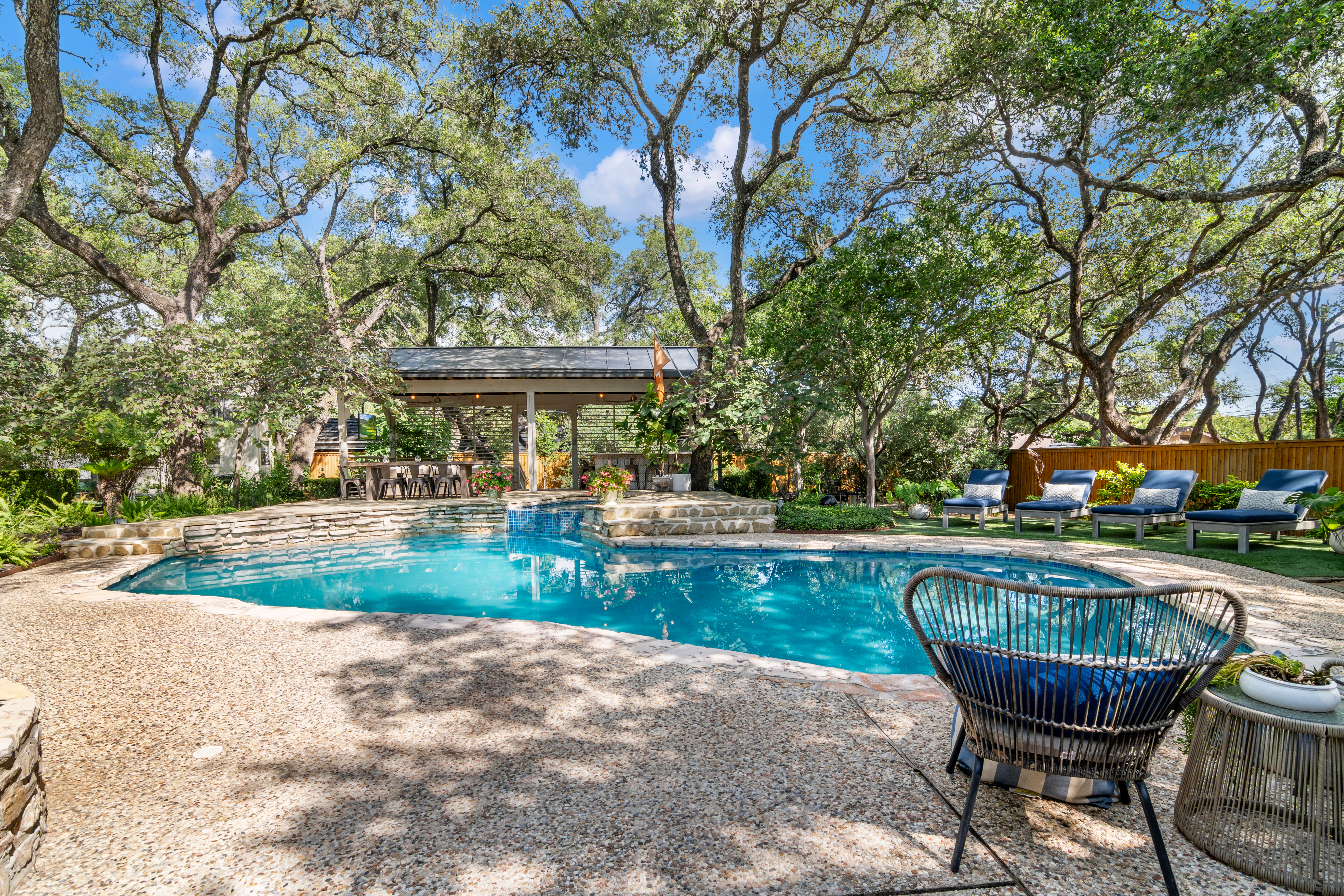  Private Oak-Shaded Estate in Castle Hills - 物件實景