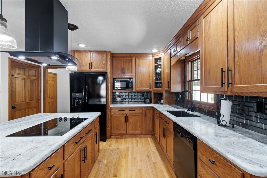 Uniontown, Ohio, 44685, United States, 5 Bedrooms Bedrooms, ,4 BathroomsBathrooms,Residential,For Sale,1947066