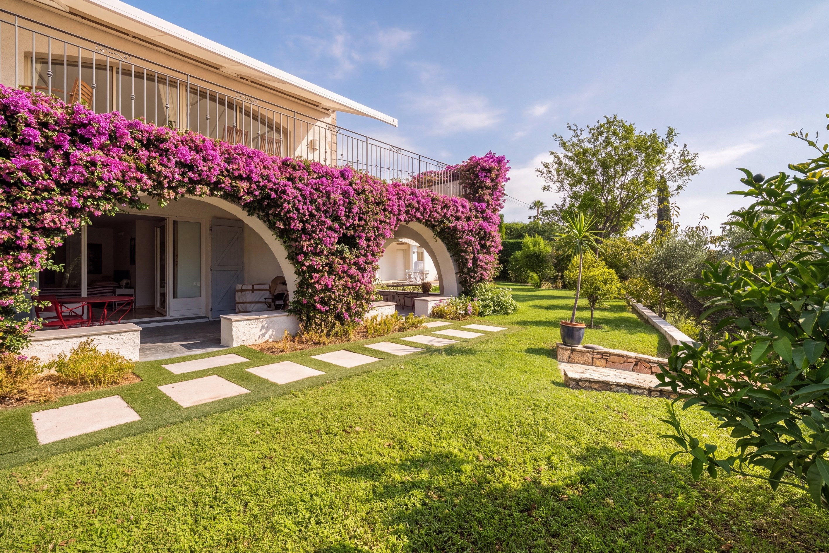  Golfe Juan, contemporary Provençal villa with pool and panoramic sea views - 物件實景