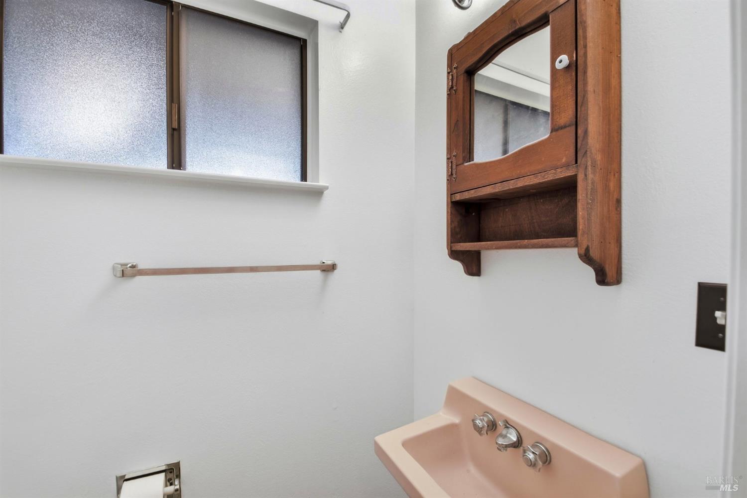 Glen Ellen, California, 95442, United States, 3 Bedrooms Bedrooms, ,3 BathroomsBathrooms,Residential,For Sale,1989437