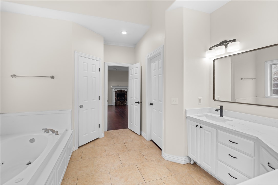 Fayetteville, Arkansas, 72704, United States, 5 Bedrooms Bedrooms, ,4 BathroomsBathrooms,Residential,For Sale,1877599