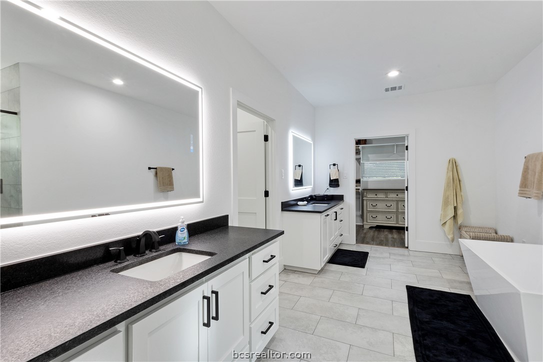 North Zulch, Texas, 77872, United States, 3 Bedrooms Bedrooms, ,5 BathroomsBathrooms,Residential,For Sale,2035368