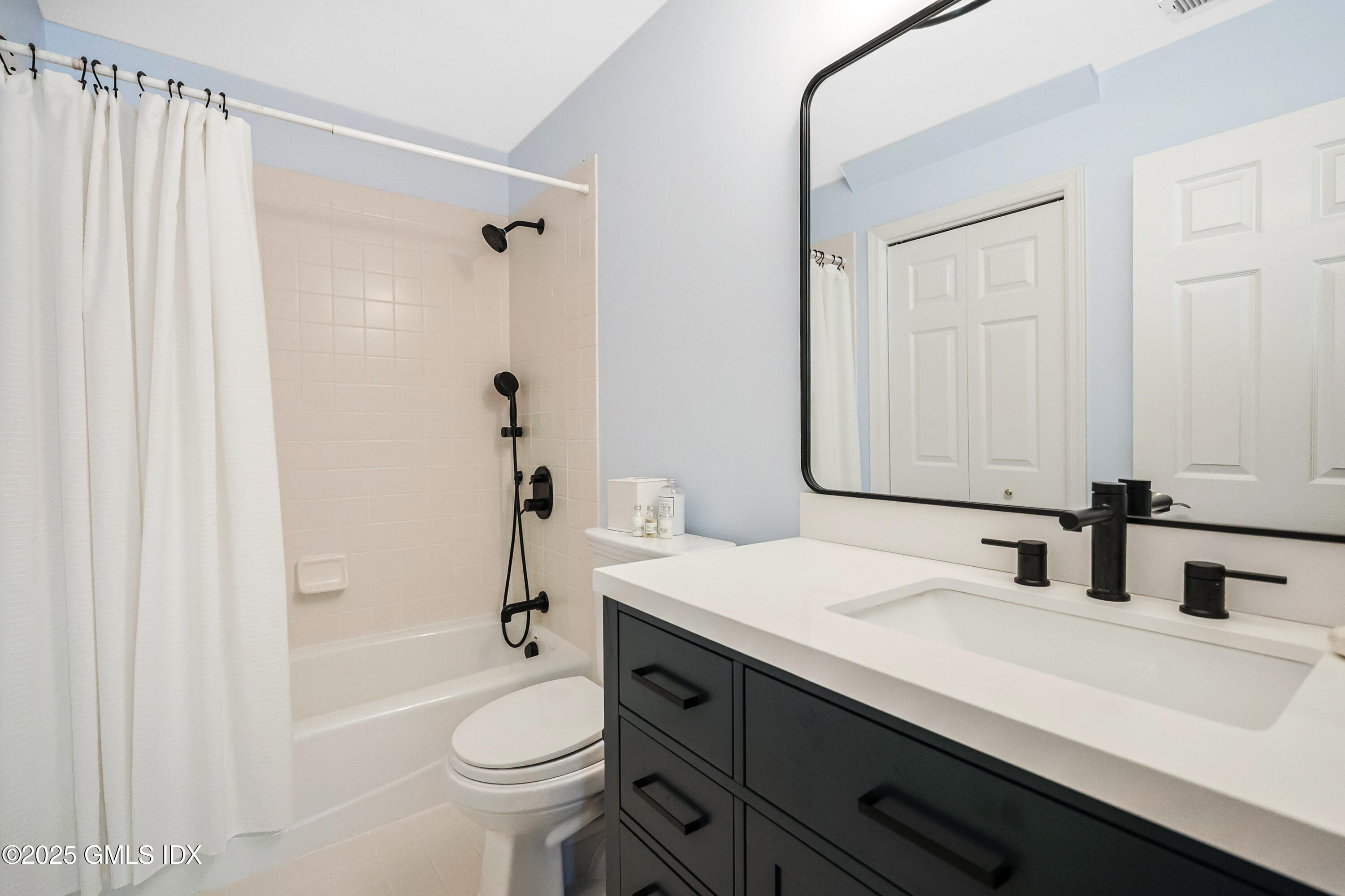 Old Greenwich, Connecticut, 06870, United States, 4 Bedrooms Bedrooms, ,5 BathroomsBathrooms,Residential,For Sale,1821609